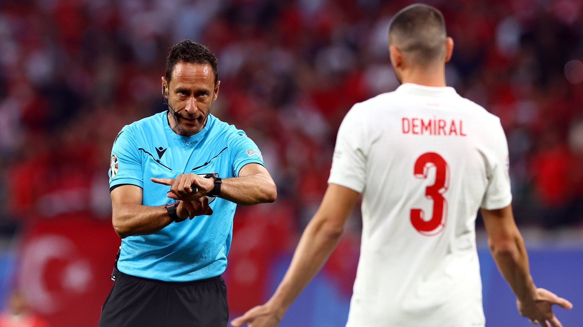 epa11453479 Referee Artur Soares Dias of Portugal reacts  during the UEFA EURO 2024 Round of 16 soccer match between Austria and Turkey, in Leipzig, Germany, 02 July 2024.  EPA/FILIP SINGER