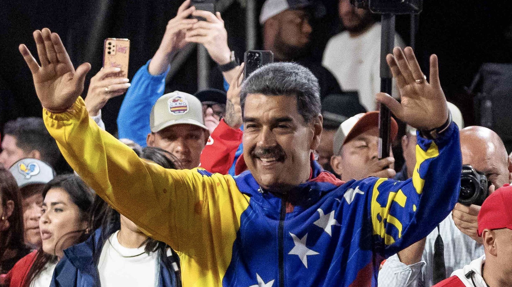 epa11504913 Venezuelan President Nicolas Maduro (C) celebrates after partial results were announced by the electoral council, in Caracas, Venezuela, 29 July 2024. According to the first report from the National Electoral Council (CNE), Maduro was re-elected for a third consecutive term in the elections held on 28 July, in which he obtained 51.2 percent of the votes (5,150,092 votes), while the standard-bearer of the majority opposition, Edmundo Gonzalez Urrutia, obtained 4,445,978 votes, which represents 44.2 percent of the votes.  EPA/RONALD PENA R.