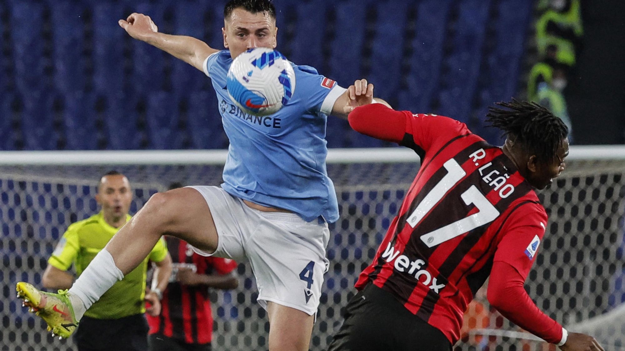 epa09907354 Lazioâ€™s Gil Patricio Gabarron (L) and Milanâ€™s Rafael Leao in action during the Italian Serie A soccer match between SS Lazio and AC Milan at the Olimpico stadium in Rome, Italy, 24 April 2022.  EPA/GIUSEPPE LAMI