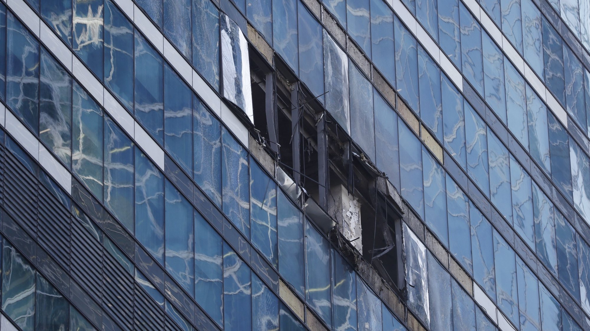 epa10779241 A view of a damaged building in the Moscow-City business center following a reported drone attack in Moscow, Russia, 01 August 2023. According to Moscow&#039;s Mayor Sergei Sobyanin, a drone hit into the same tower building that already was damaged by another drone on 30 July. The facade of the building on the 21st floor was damaged and windows of about 150 square meters were broken. Two drones were destroyed by air defense systems on the territory of the Odintsovo and Naro-Fominsk regions. The Russian Defense Ministry blamed Ukraine for the attack.  EPA/YURI KOCHETKOV