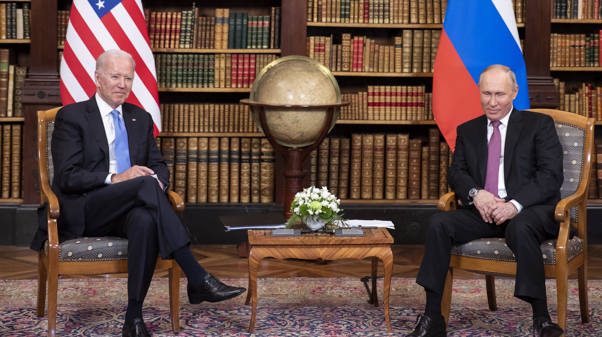 O Presidente dos EUA, Joe Biden, com o homólogo russo Joe Biden, na Suíça. 16 de junho de 2021