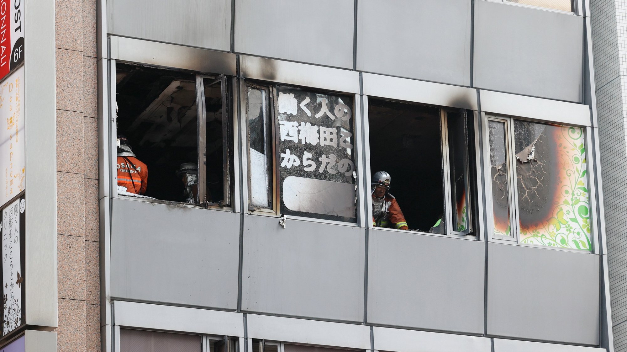 epa09645992 Firefighters investigate a fire at an eight-story building in Osaka, western Japan, 17 December 2021. The Osaka Fire Department and police have announced that 27 people were killed due to cardiopulmonary arrest caused by the fire.  EPA/JIJI PRESS   NO ARCHIVES