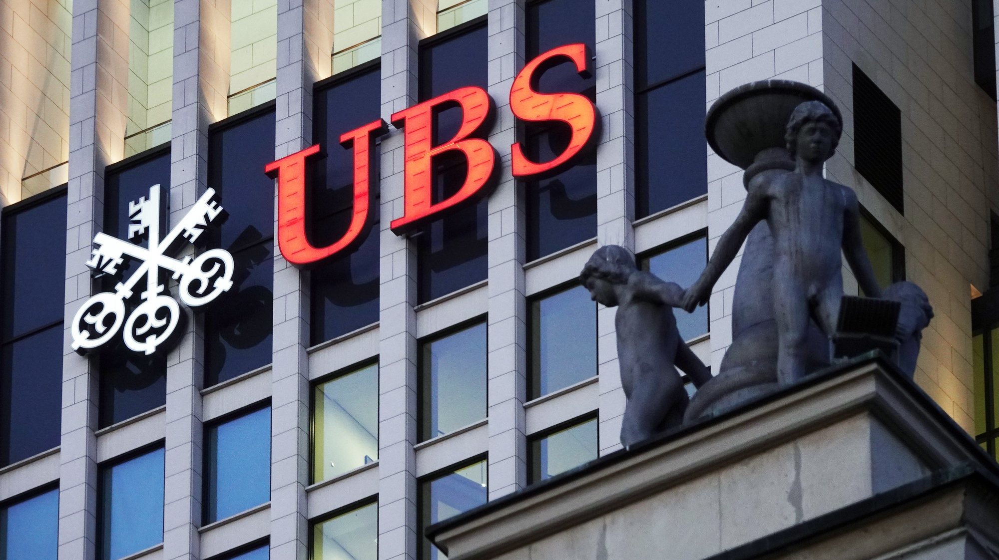 epa08963649 (FILE) - An image showing Swiss UBS bank signage behind the statues on the facade of Old Opera building in Frankfurt, Germany, 20 January 2020 (reissued 25 January 2021). UBS is to release their 4th quarter 2020 results on 26 January 2021.  EPA/MAURITZ ANTIN *** Local Caption *** 55784083