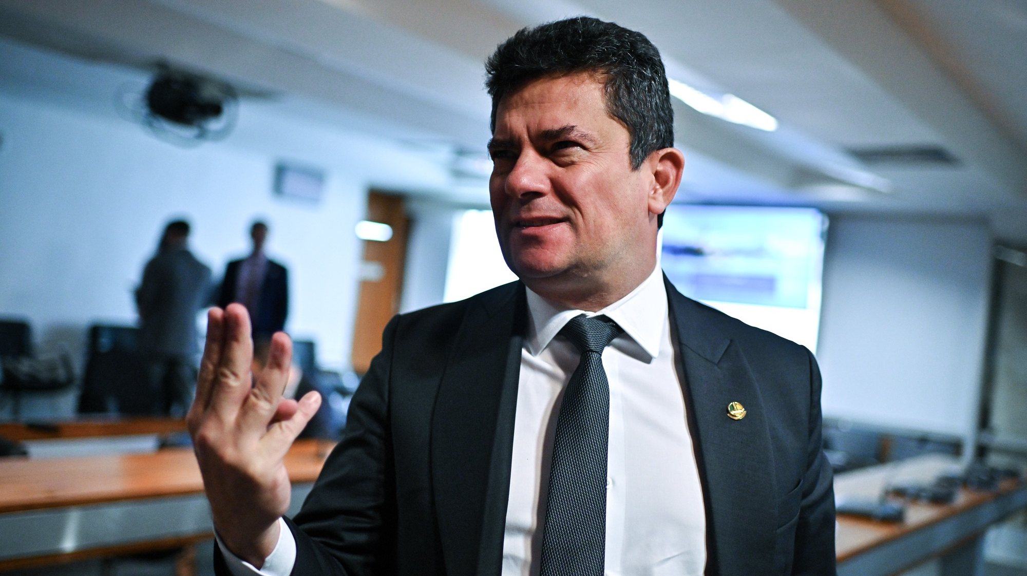 epa11255765 Brazilian Senator Sergio Moro gestures as he leaves a meeting of the Federal Senate&#039;s Public Security Commission in Brasilia, Brazil, 02 April 2024. Senator Moro, a former judge known for having sentenced the current Brazilian president, is facing a trial before the Regional Electoral Court (TRE). If found guilty, Moro could be stripped of his mandate as senator, although in that case he could file an appeal.  EPA/ANDRE BORGES