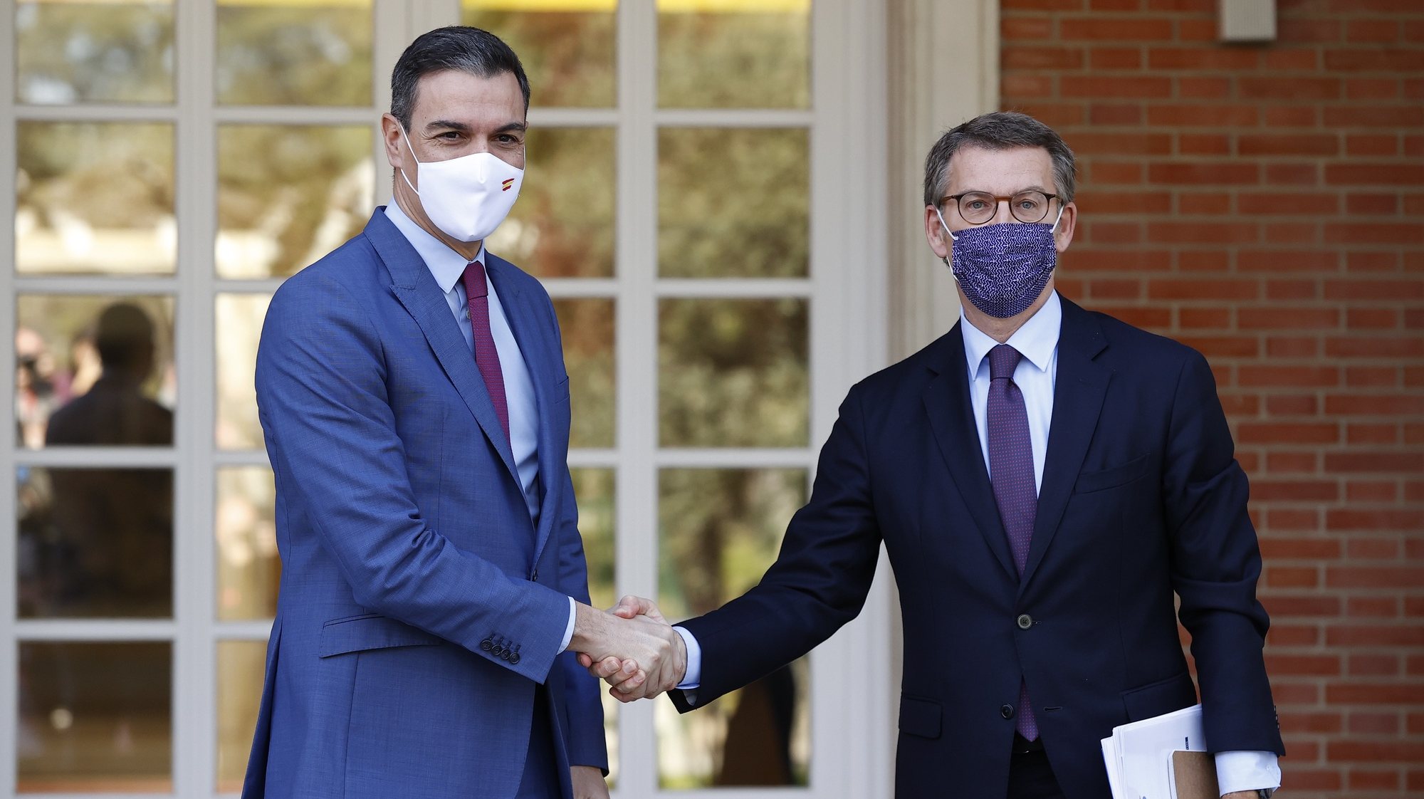 epa09875188 Spanish Prime Minister Pedro Sanchez (L) receives Popular Party leader Alberto Nunez Feijoo (R) before their meeting held at Moncloa Palace in Madrid, Spain, 07 April 2022. This is their first meeting after Feijoo become leader of the main oposition party.  EPA/Chema Moya