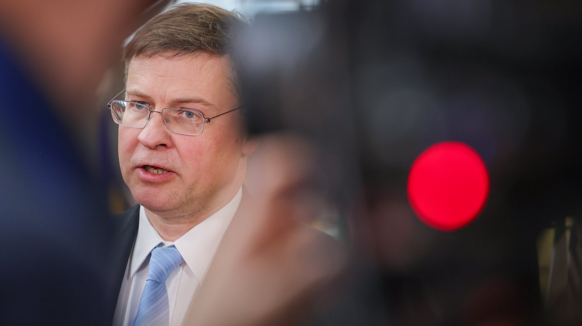 epa10629497 European Commissioner for Economy that Works for People Valdis Dombrovskis speaks to the press prior to an Eurogroup meeting in the EU Council in Brussels, Belgium, 15 May 2023.  EPA/OLIVIER MATTHYS