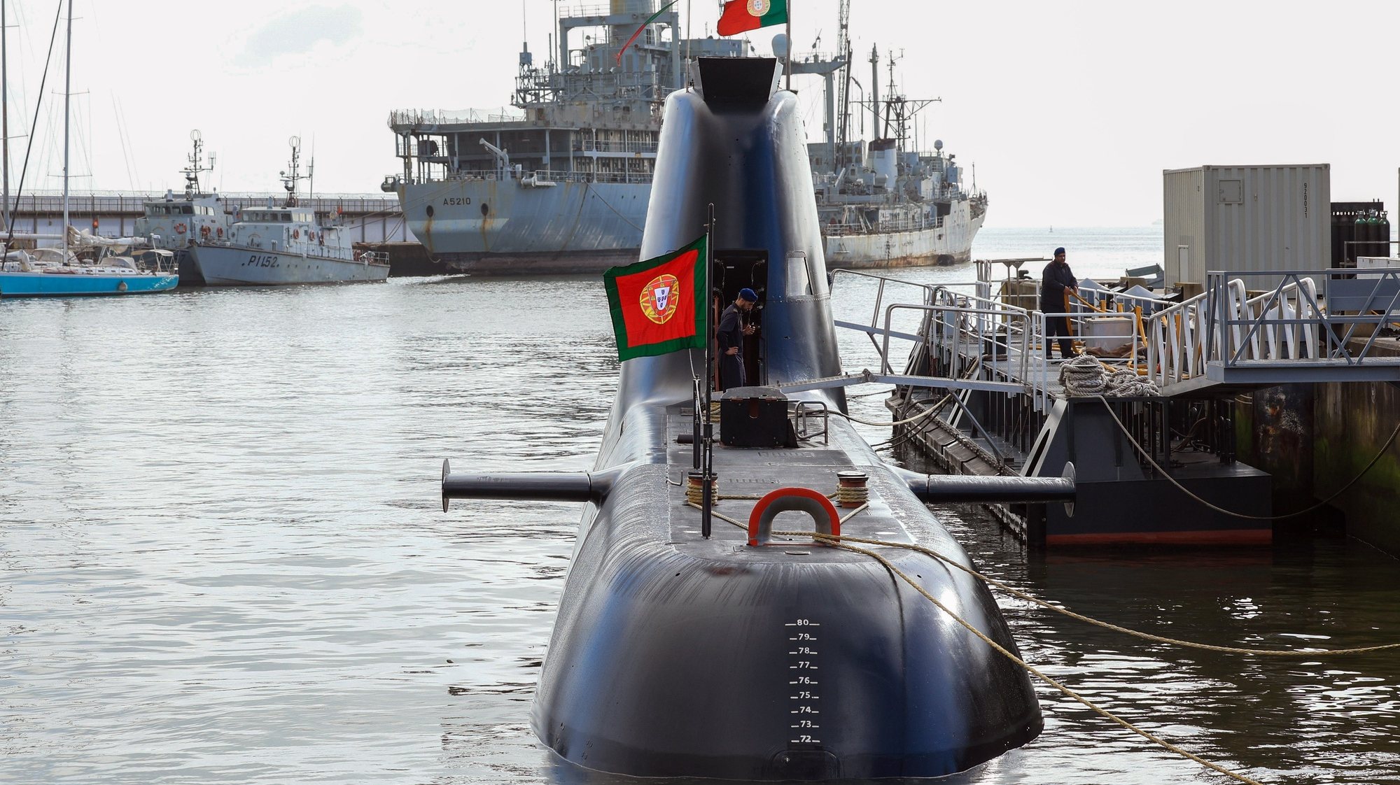 Cerimónia da largada do Submarino Arpão para a Operação Brilliant Shield da NATO. Durante a missão, o submarino português terá oportunidade de navegar por baixo do gelo Ártico, possível com o apoio das Marinhas congéneres do Canadá, Dinamarca e Estados Unidos, que decorreu na Base Naval de Lisboa, no Alfeite, Almada, 03 de abril  de 2024. ANTÓNIO COTRIM/LUSA