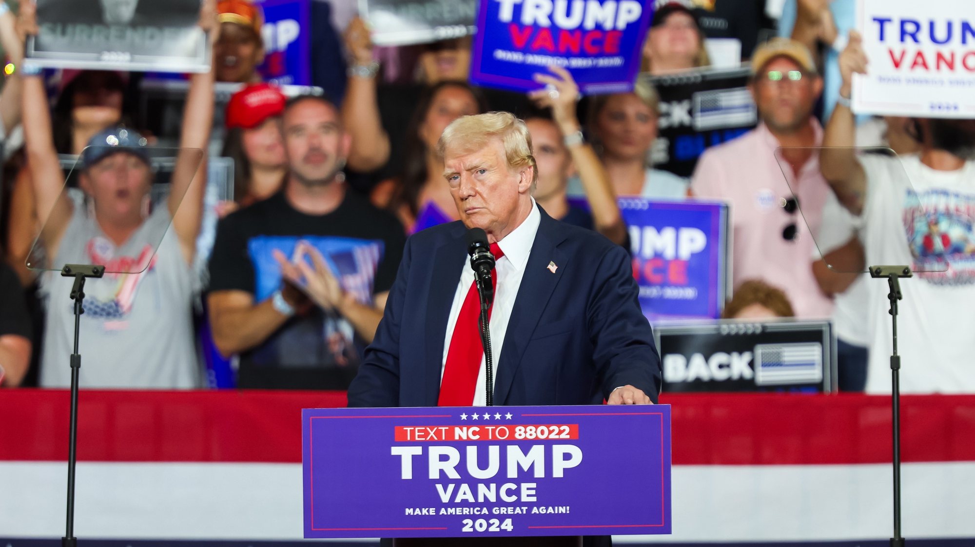epa11494911 Republican presidential candidate Donald J. Trump speaks during a campaign rally at Bojangles Coliseum in Charlottle, North Carolina, USA, 24 July 2024.  EPA/DAVID JENSEN