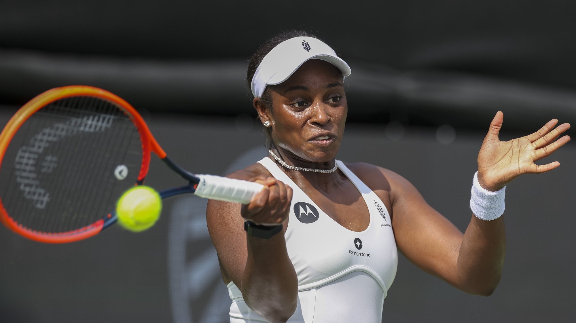 epa11185581 Sloane Stephens of the United States in action  against Tereza Martincova of the Czech Republic during a women&#039;s first round match of the ATX Open in Austin, Texas, USA, 27 February 2024.  EPA/ADAM DAVIS