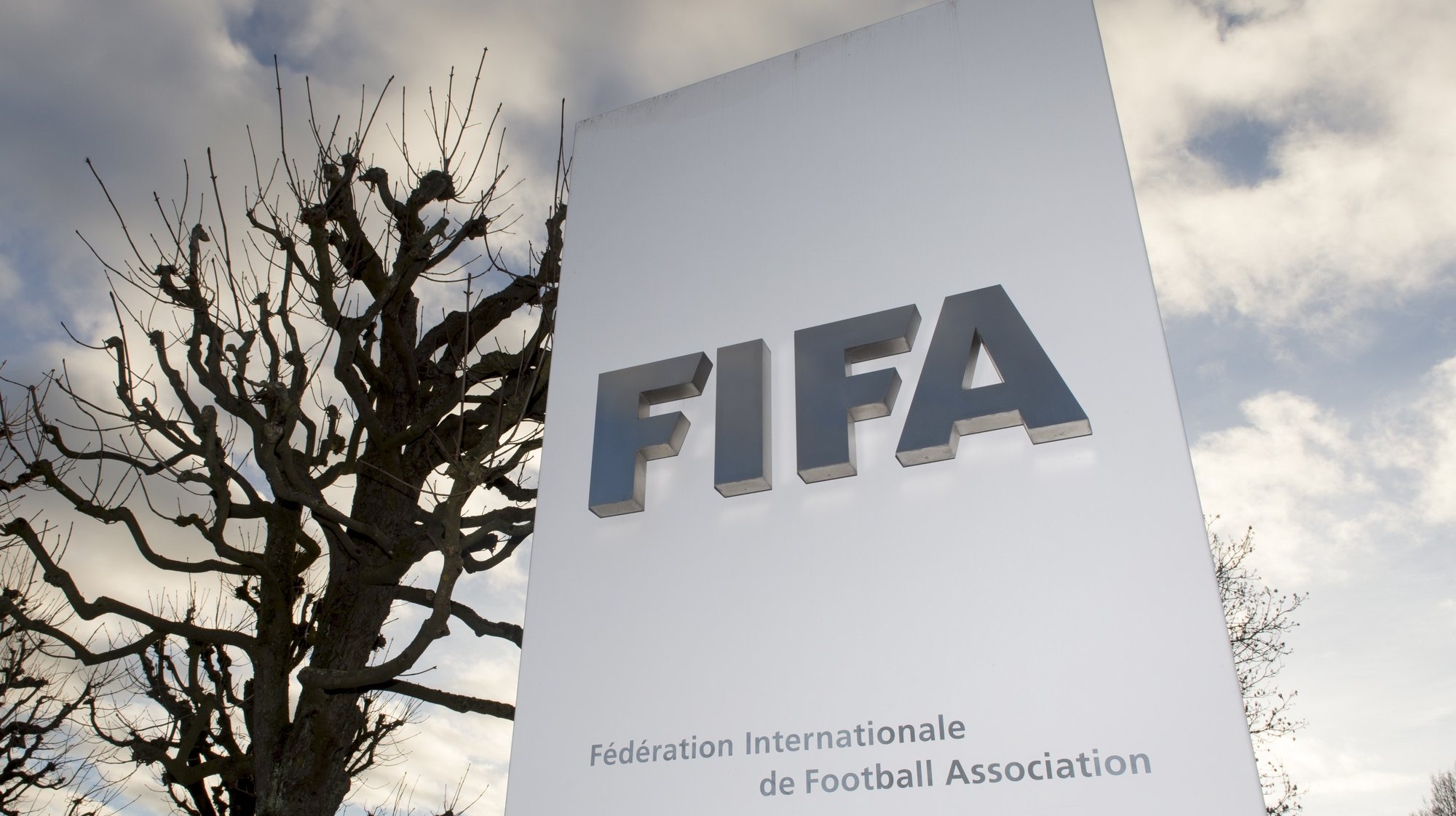 epa09792207 (FILE) - The FIFA logo is pictured outside of the FIFA Headquarters &#039;Home of FIFA&#039; in Zurich, Switzerland, 17 December 2015 (re-issued on 28 February 2022). The world&#039;s football governing body FIFA together with the governing body of European football UEFA announced on 28 February 2022 to have decided together &#039;that all Russian teams, whether national representative teams or club teams, shall be suspended from participation in both FIFA and UEFA competitions until further notice&#039;.  EPA/WALTER BIERI *** Local Caption *** 52472788