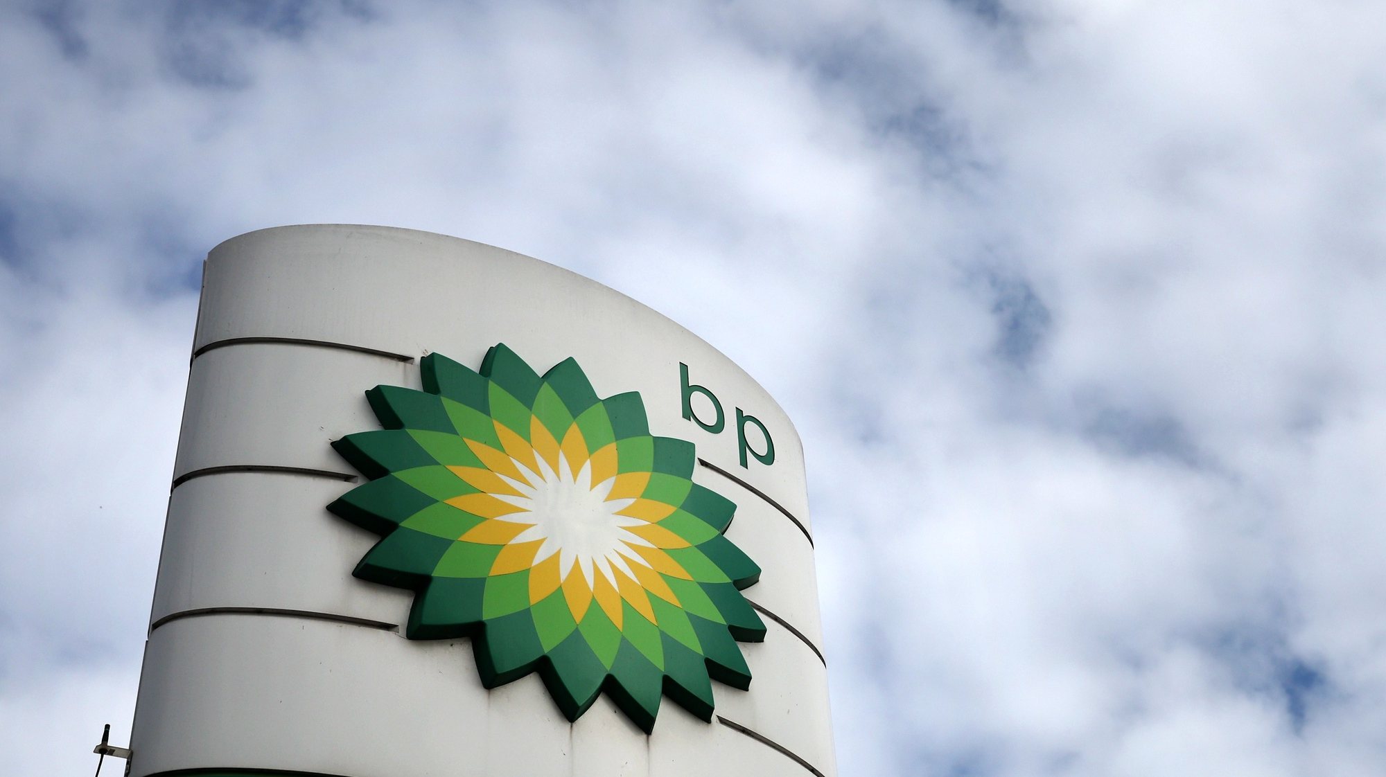 epa10779464 A sign with the logo of BP (British Petroleum) is seen at a BP petrol station in London, Britain, 01 August 2023. The company&#039;s profits have fallen by two thirds despite reporting over 2 billion GBP for second quarter earnings.  EPA/ANDY RAIN