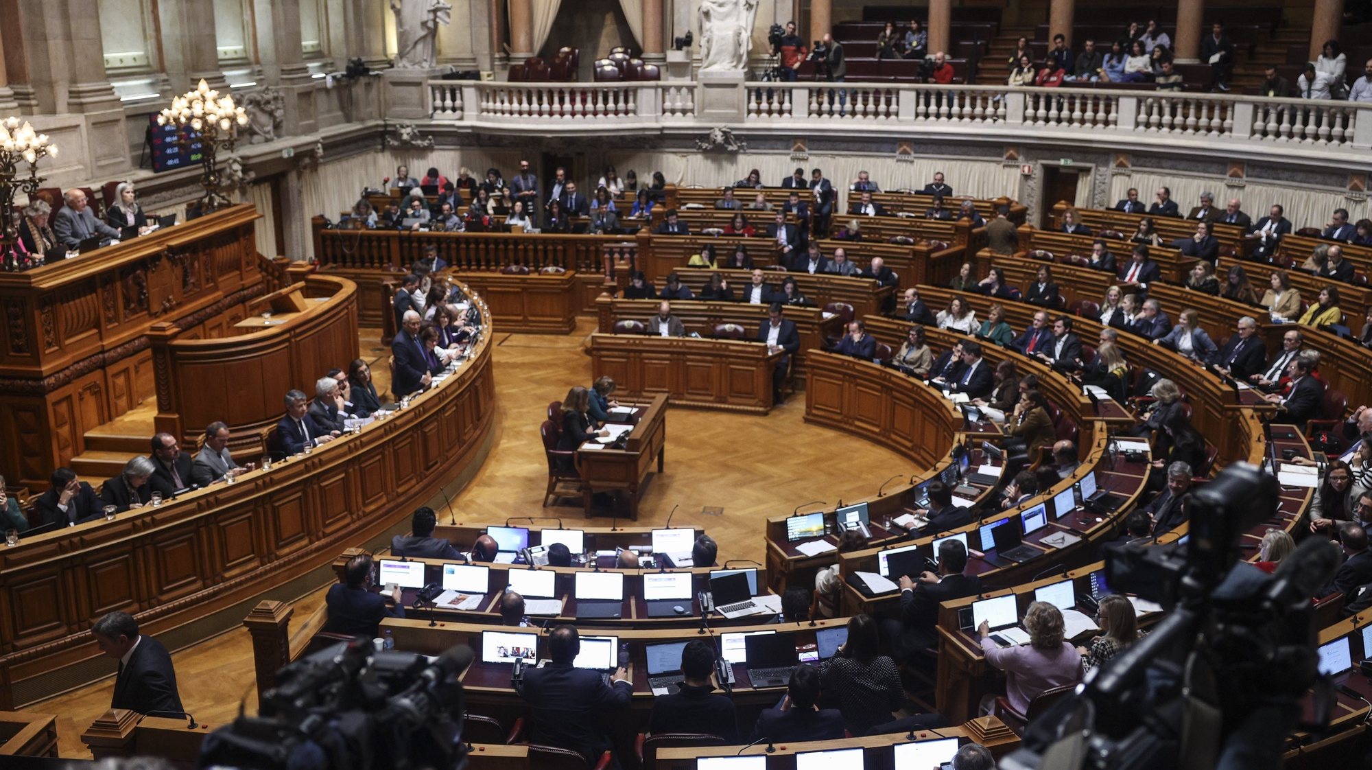 O primeiro Ministro António Costa intervém no debate parlamentar sobre política geral, esta tarde na Assembleia da República em Lisboa, 11 de janeiro de 2023. MIGUEL A. LOPES/LUSA