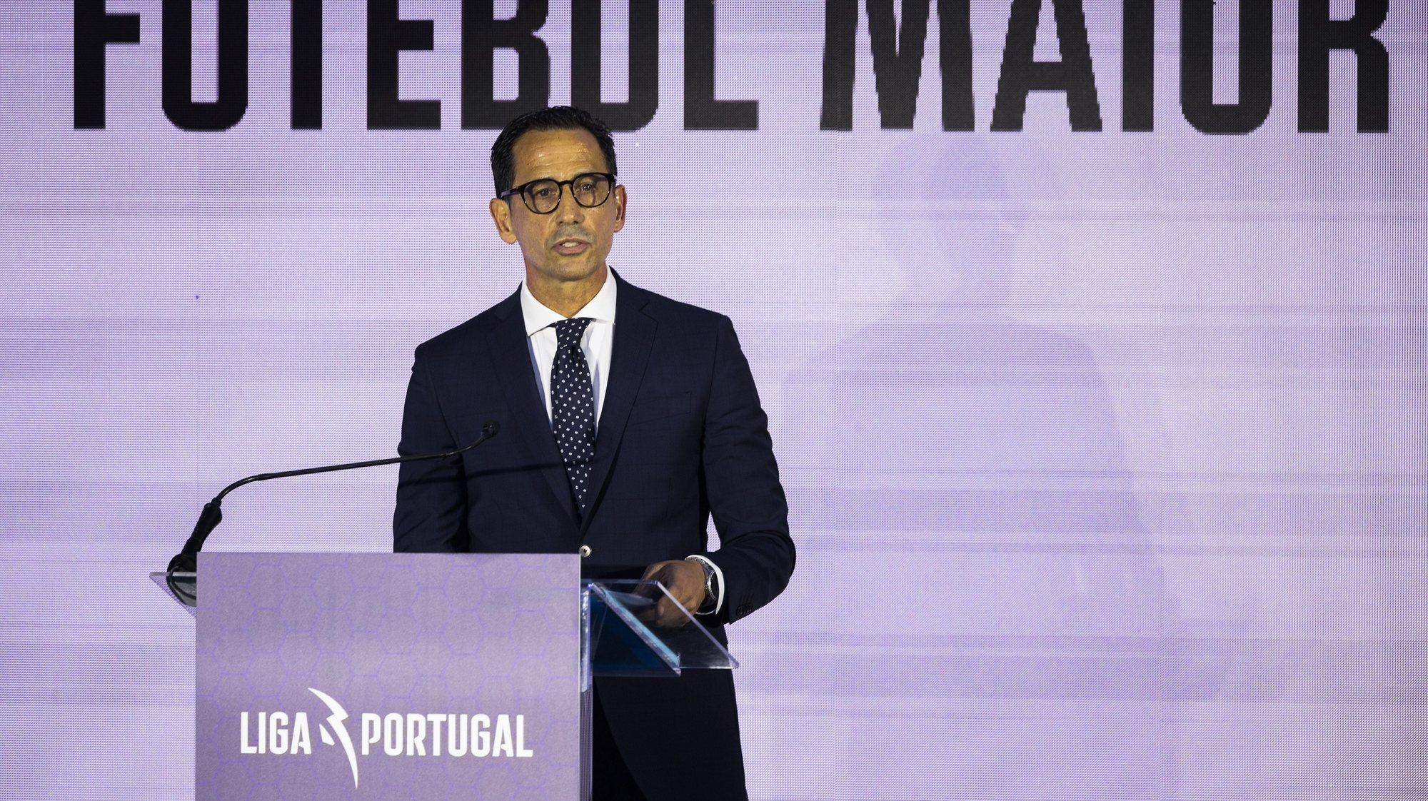 O presidente da Liga de Futebol, Pedro Proença, discursa durante a cerimónia de tomada de posse dos novos órgãos sociais da Liga Portuguesa de Futebol Profissional, na futura sede da LPFP, Porto, 6 de junho de 2023. JOSÉ COELHO/LUSA