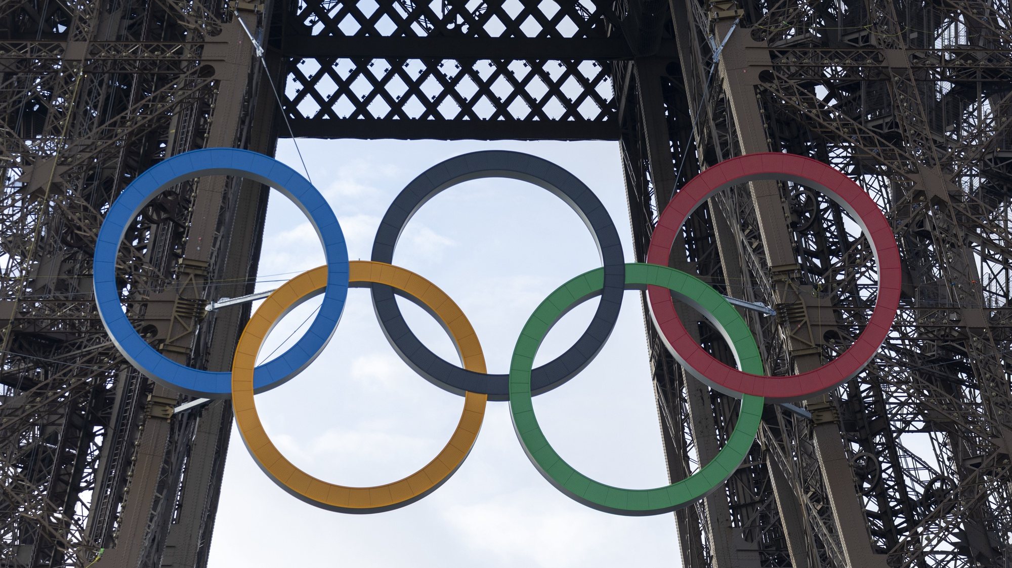 epa11417313 The Olympic Rings are attached to the landmark Eiffel Tower during the Rehearsal of the Opening Ceremony of the 2024 Paris Olympic Games on the Seine river, in Paris, France, 17 June 2024. The Olympic Games in the French capital will take place from 26 July to 11 August 2024.  EPA/ANDRE PAIN