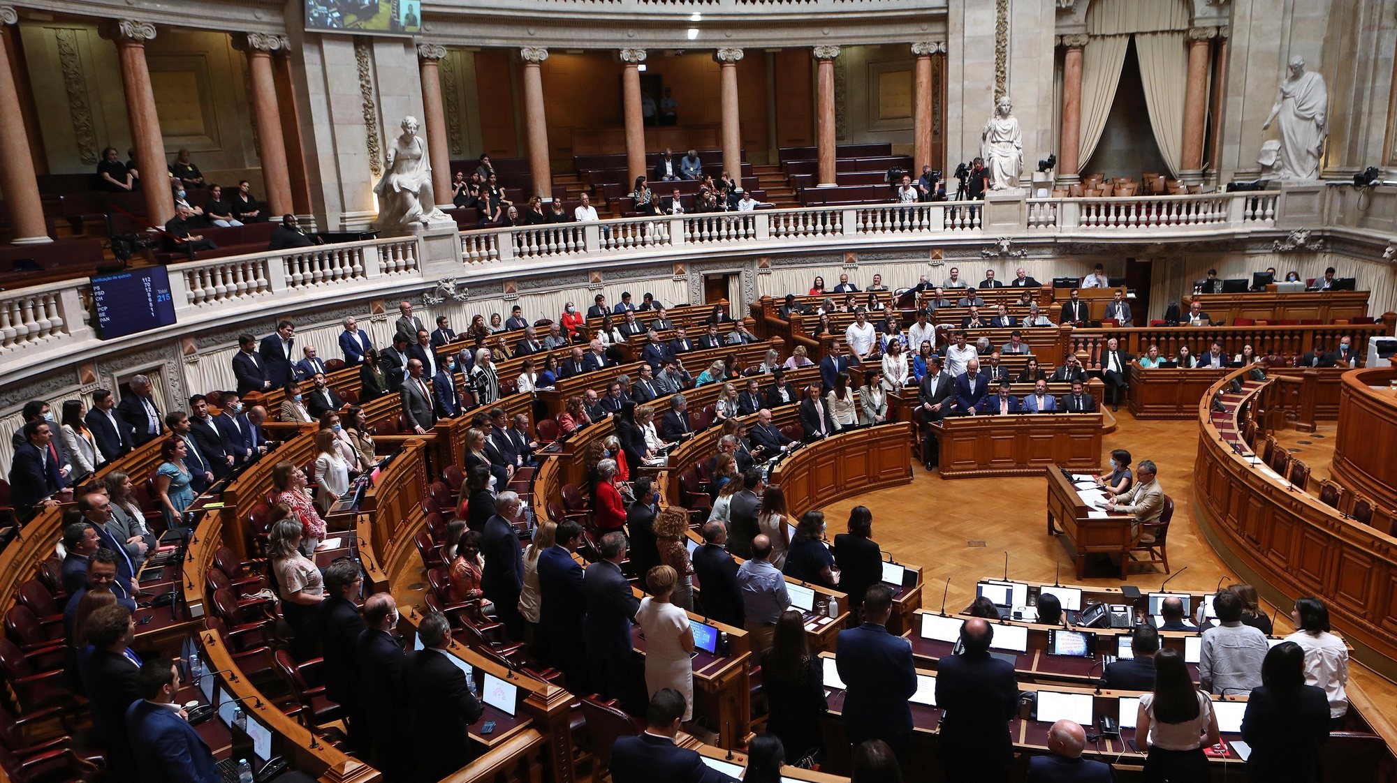 Votação do Projeto de Lei n.º 111/XV/1.ª (Iniciativa Liberal), que regula as condições em que a morte medicamente assistida não é punível e altera o Código Penal, na Assembleia da República, em Lisboa, 09 de junho de 2022. ANTÓNIO PEDRO SANTOS/LUSA
