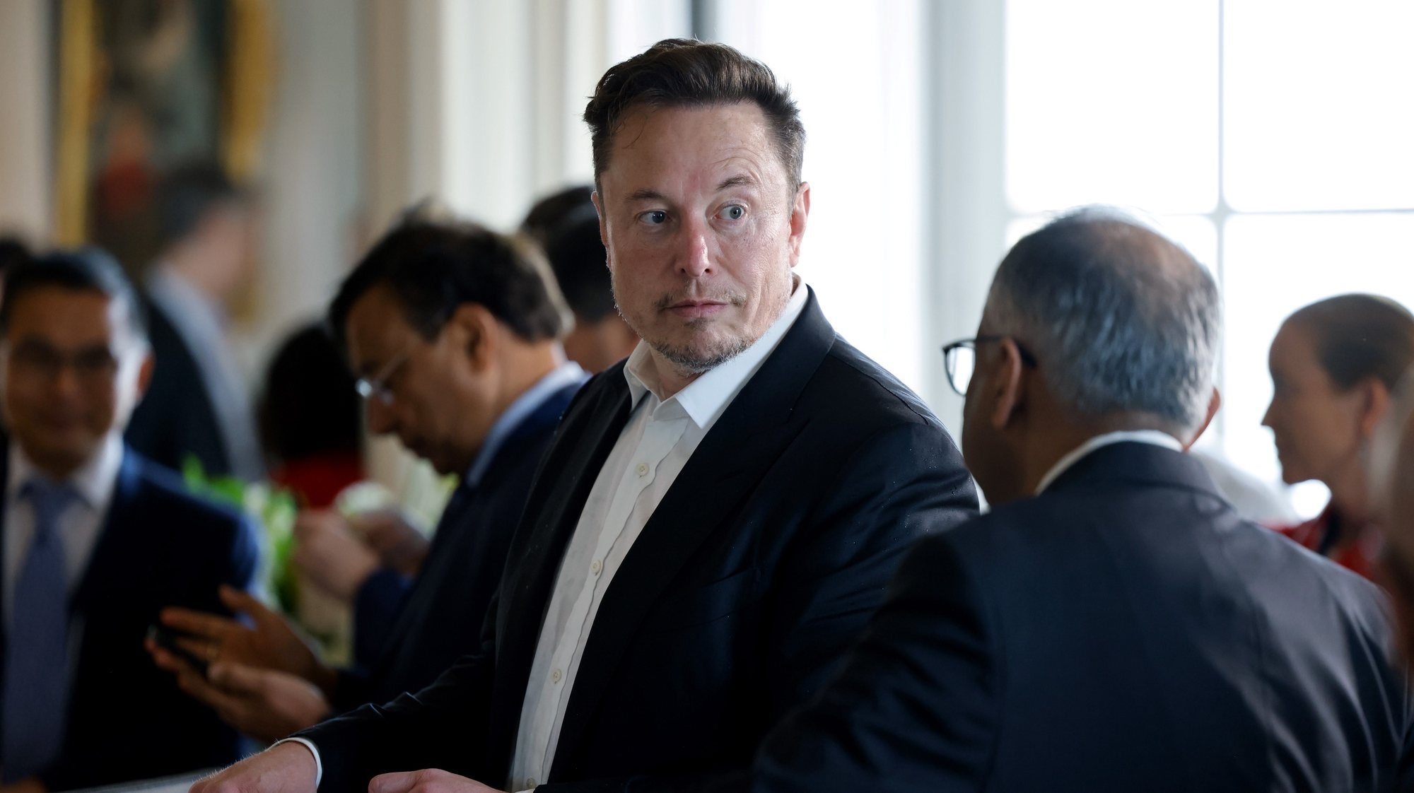 epa10629640 SpaceX, Twitter and electric car maker Tesla CEO Elon Musk (C) talks to another CEO before a roundtable during the 6th edition of the &#039;Choose France&#039; Summit, at the Chateau de Versailles, outside Paris, France, 15 May 2023. Since 2018, the Choose France Summit seeks to promote Franceâ€™s economic attractiveness and encourage international investment across the country and brings together hundreds of leaders from the largest multinational corporations.  EPA/LUDOVIC MARIN / POOL  MAXPPP OUT