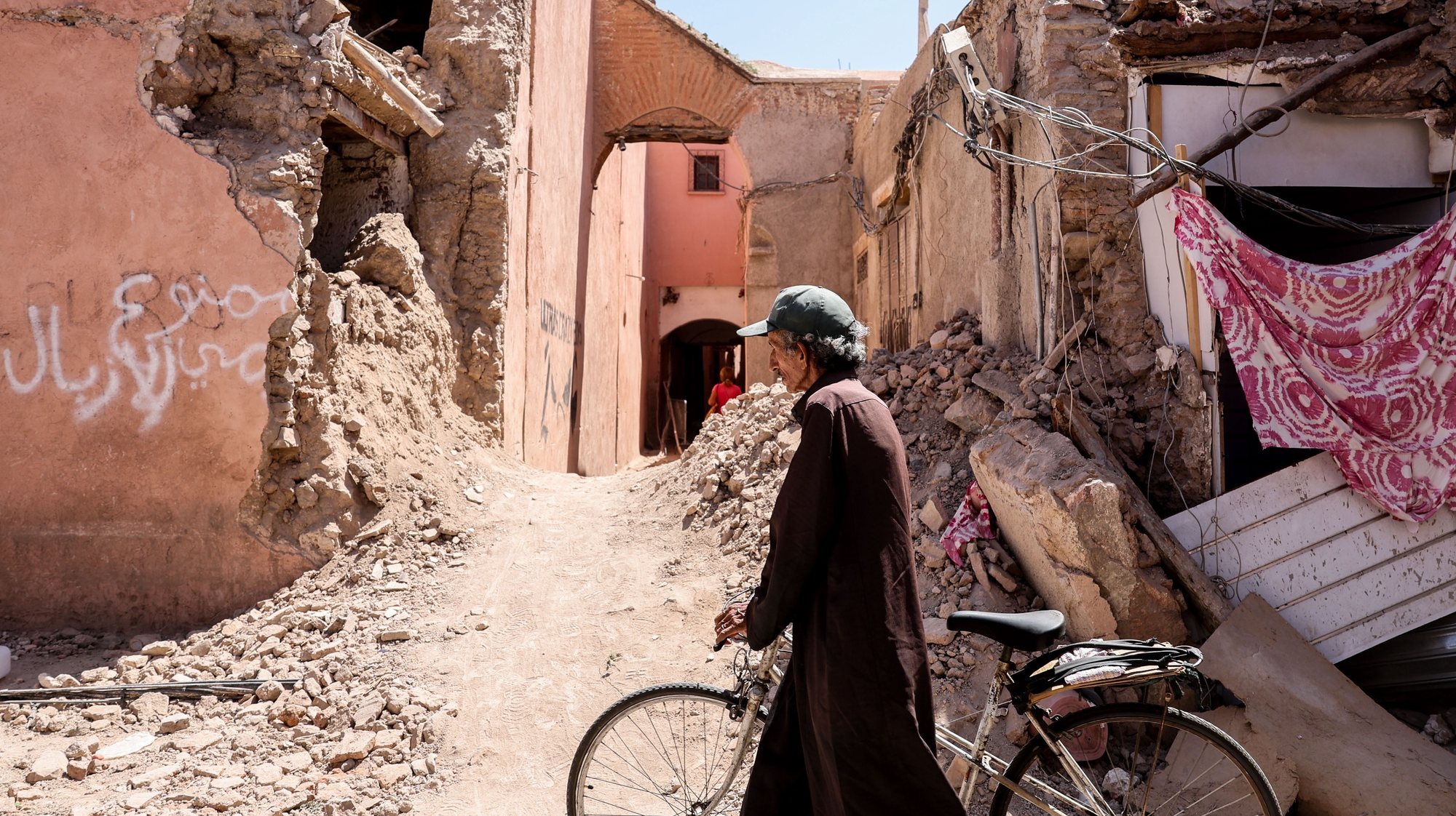 A man walks with his bycicle on a street with damaged buildings that collapsed in last Friday&#039;s earthquake, Marrakech, Morocco, 10th September 2023. The earthquake that struck Morocco on Friday night caused more than 2,000 deaths and over two thousand injuries and caused widespread damage in the Marrakech region, an important Moroccan tourist destination. TIAGO PETINGA/LUSA