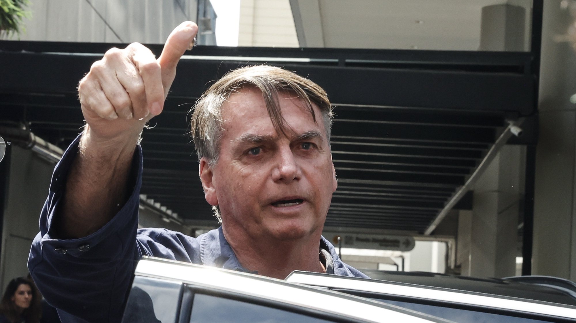 epa10862798 Former Brazilian president Jair Bolsonaro greets his supporters after receiving a medical discharge, outside the Vila Nova Star Hospital, in Sao Paulo, Brazil, 15 September 2023. Former Brazilian president Jair Bolsonaro was discharged from the hospital after undergoing two surgeries, one of them to correct problems caused by the stab wound to the abdomen he suffered in 2018.  EPA/SEBASTIAO MOREIRA