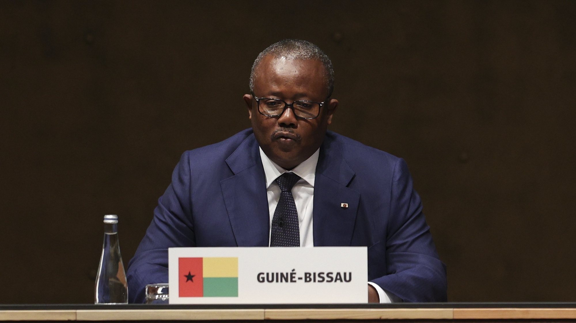 O Presidente da República da Guiné-Bissau, Umaro Sissoco Embalo, intervém na sessão comemorativa do 50º aniversário do 25 de abril de 1974, com os Chefes de Estado irmãos, cuja independência esteve ligada do 25 de abril em Lisboa, 25 de abril de 2024. MIGUEL A. LOPES/LUSA