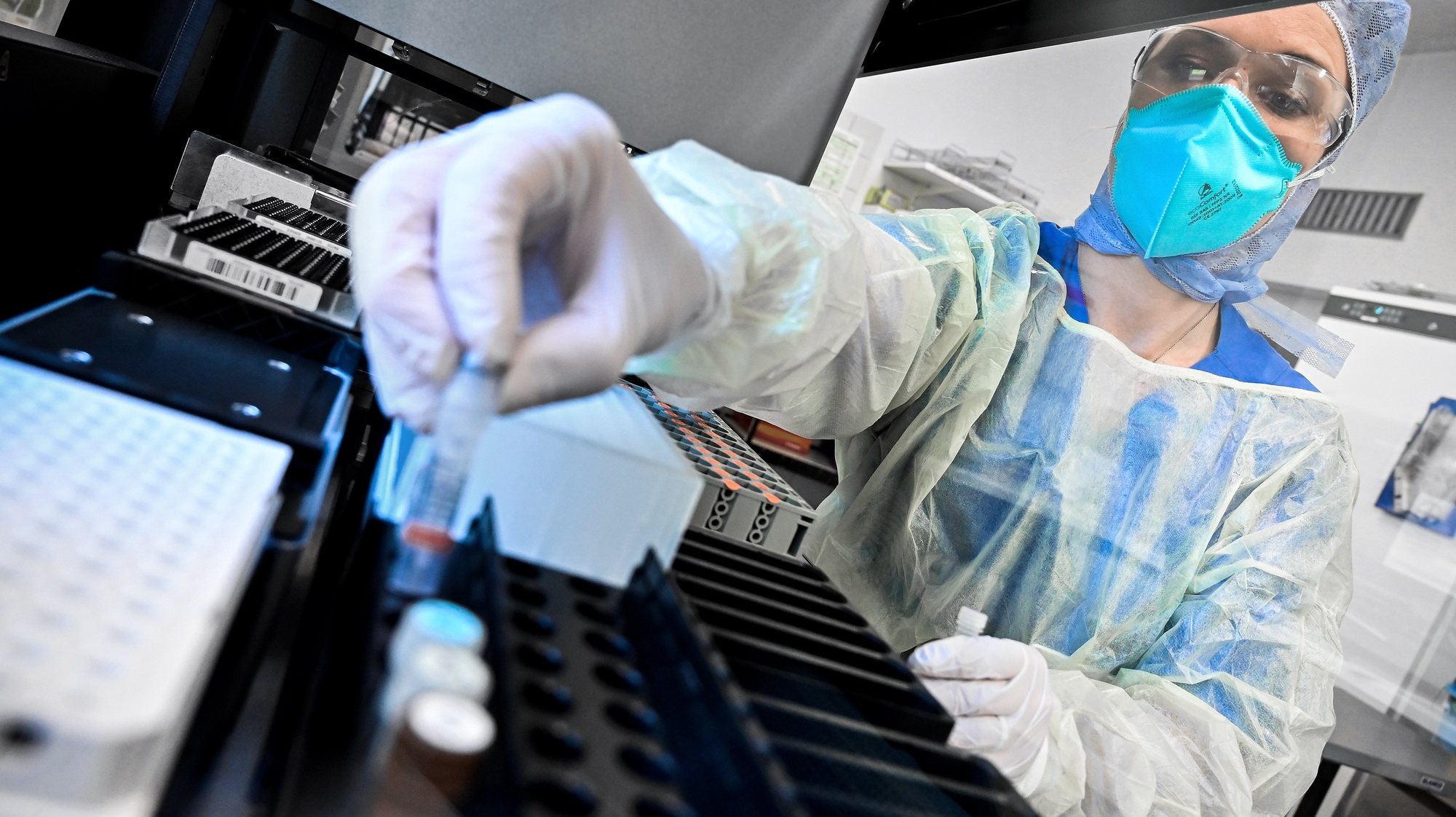 epa08338642 A molecular geneticist in protective clothing runs a test for SARS-CoV-2 coronavirus which causes the COVID-19 disease in a hospital lab in the Rhineland Region, Germany, 01 April 2020 (issued 02 April 2020). Countries around the world are taking increased measures to stem the widespread of the SARS-CoV-2 coronavirus which causes the COVID-19 disease.  EPA/SASCHA STEINBACH ATTENTION: This Image is part of a PHOTO SET