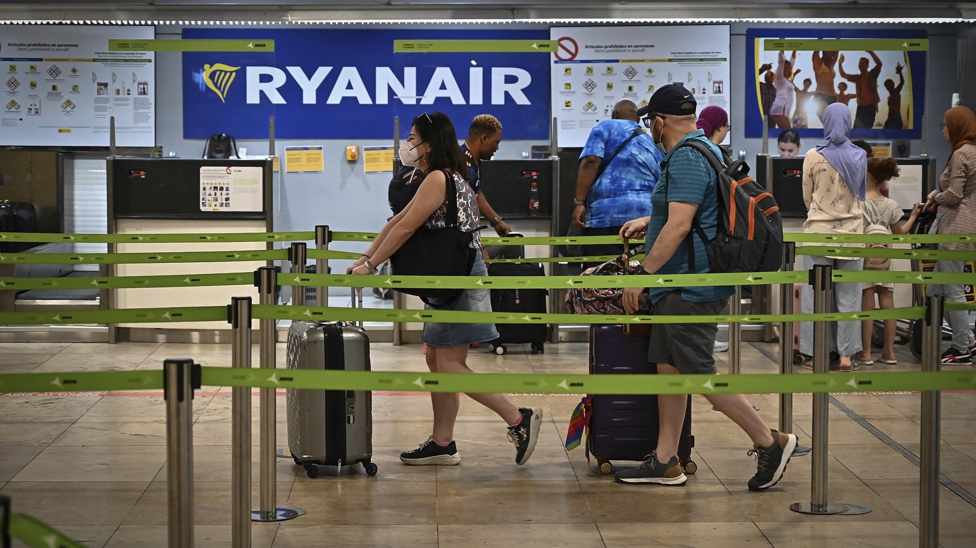 epa10091067 Passengers wait in line at the Ryanair check-in desks at Adolfo Suarez Airport in Madrid, Spain, 25 July 2022, on first day of a planned four-day strike action to which Ryanair cabin crew are called for, this week.  EPA/FERNANDO VILLAR