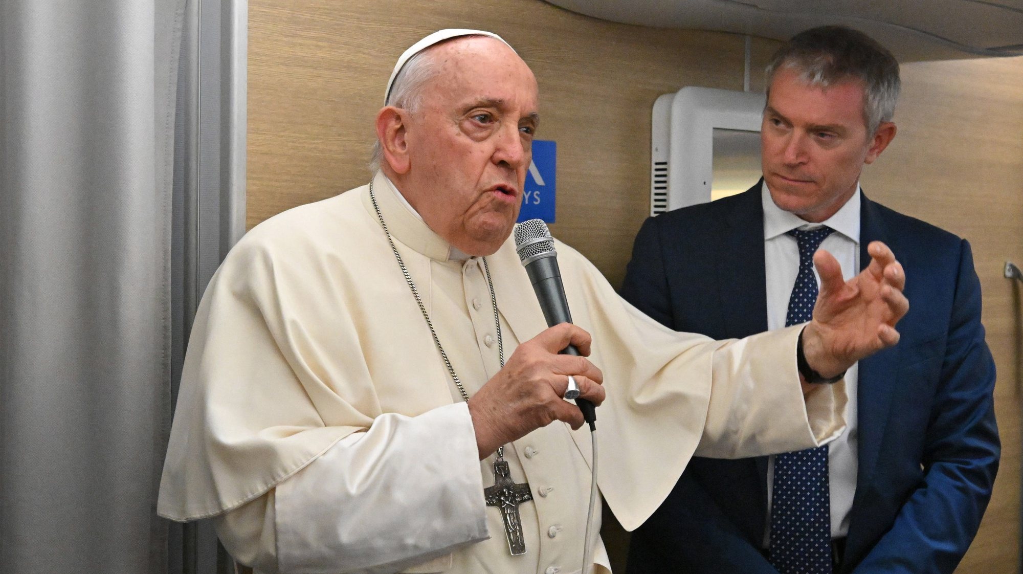 epa10832371 Pope Francis addresses journalists aboard the Papal plane heading to Mongolia for his five-day apostolic journey, on 31 August 2023.  EPA/ALBERTO PIZZOLI / POOL