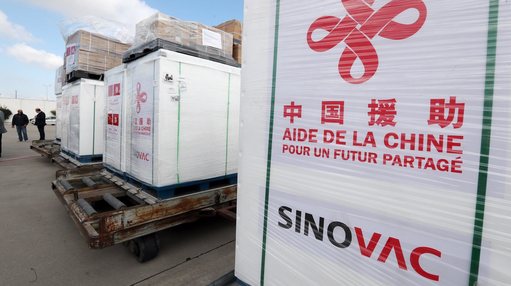 epa09095937 A vehicle is loaded with Sinovac COVID-19 vaccines upon their arrival at Tunis-Carthage airport in Tunis, Tunisia, 25 March 2021. The Minister of Health, Faouzi Mahdi stated the reception of a Chinese donation of 200,000 doses of the Sinovac COVID-19 aboard a Tunisian military plane is the third vaccine against COVID-19 that Tunisia has received.  EPA/MOHAMED MESSARA