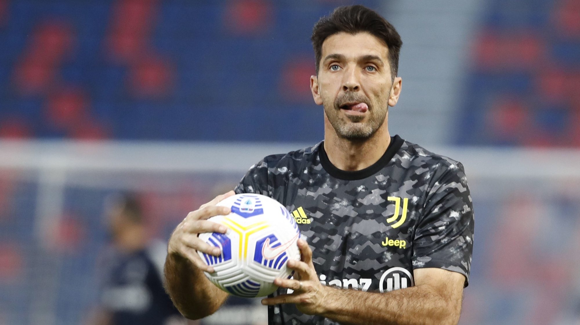 Gianluigi Buffon prestes a jogar na segunda divisão italiana