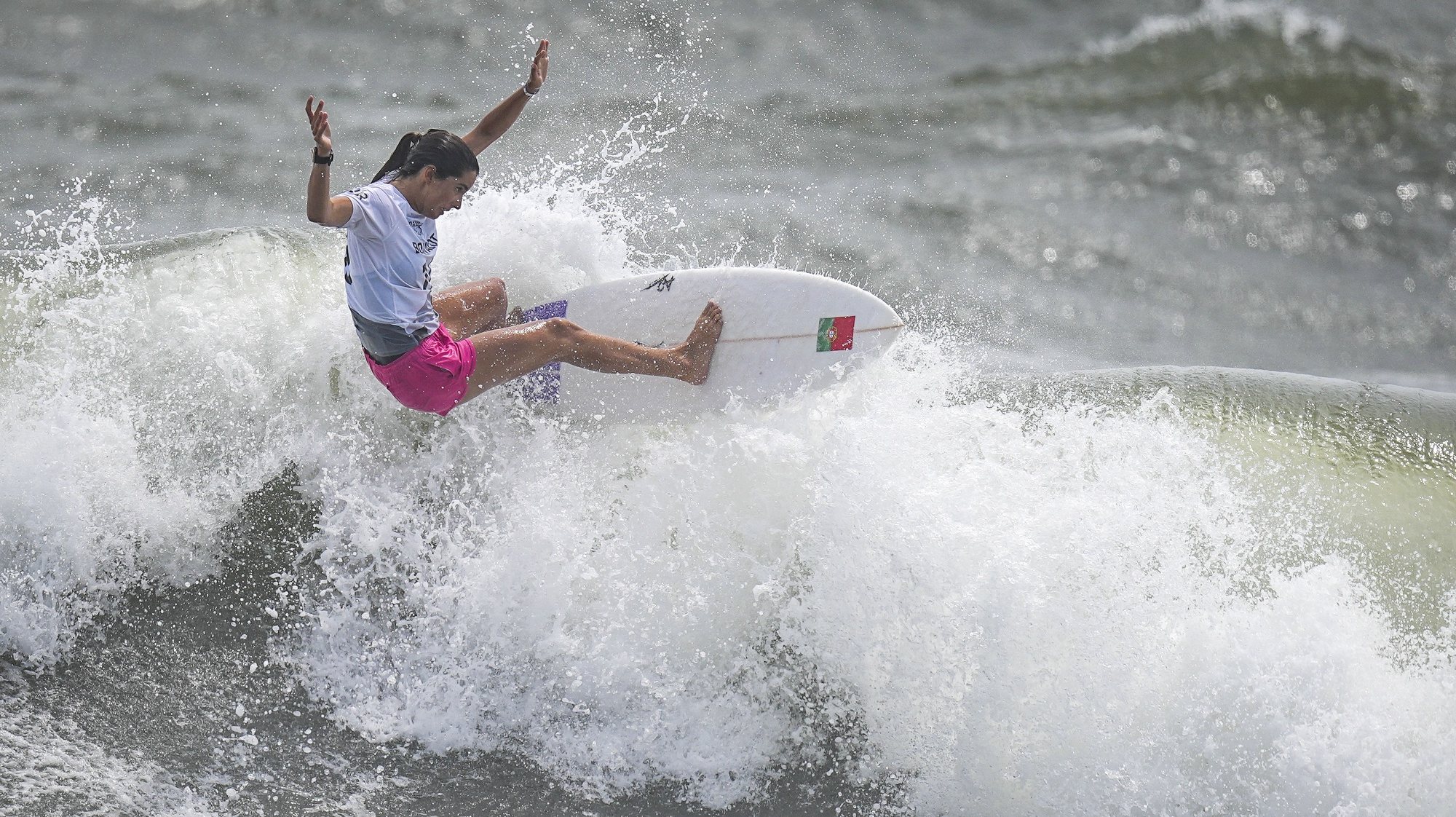 epa09365969 Teresa Bonvalot from Portugal surfs during the Women&#039;s Round 3 of the Surfing events of the Tokyo 2020 Olympic Games at the Tsurigasaki Surfing​ Beach in Ichinomiya, Japan, 26 July 2021.  EPA/NIC BOTHMA