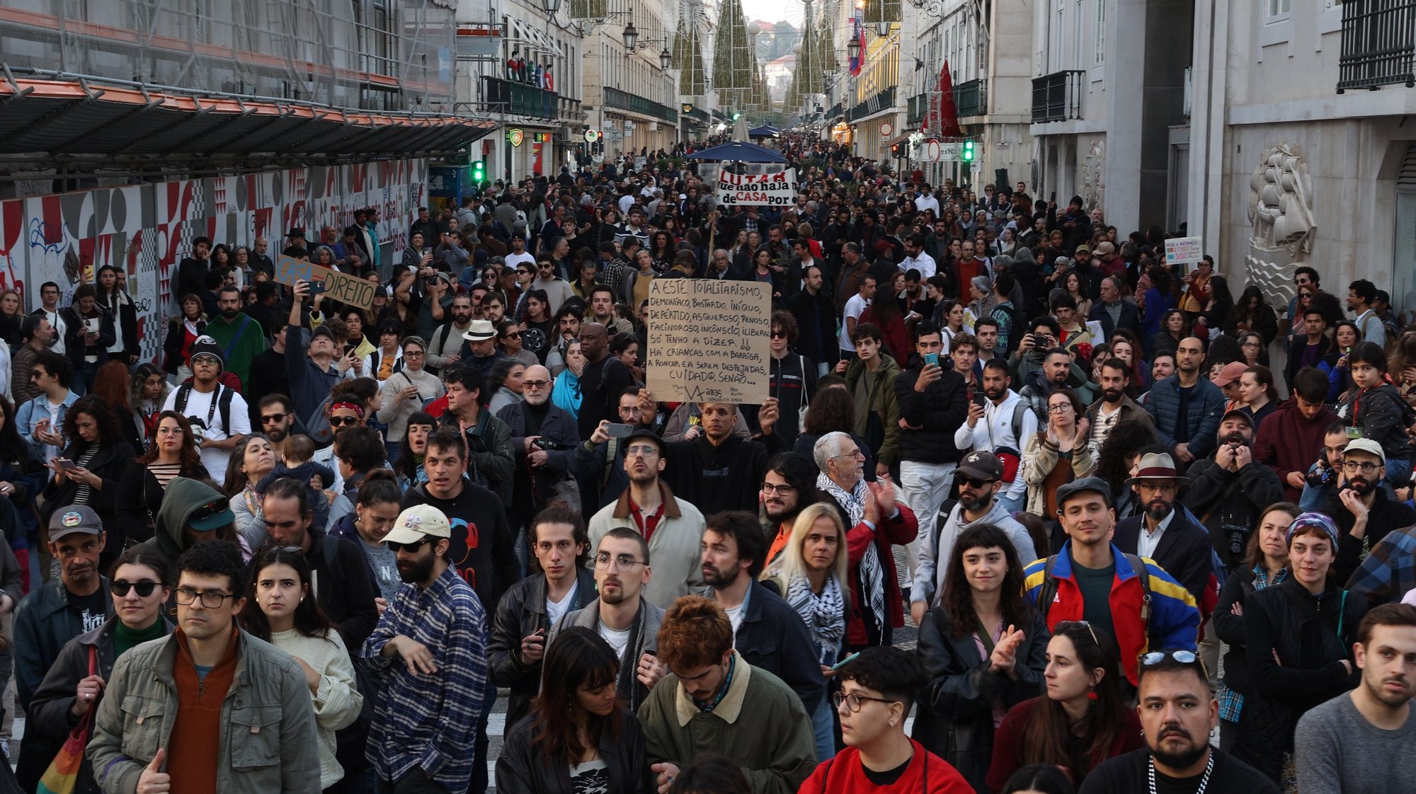 Manifestações da plataforma &#039;Casa Para Viver&#039;, em defesa do direito à habitação, contra o agravamento da crise de habitação e contra aumento das rendas e a falta de resposta do Governo, esta tarde em Lisboa, 27 de janeiro de 2024. MIGUEL A. LOPES/LUSA
