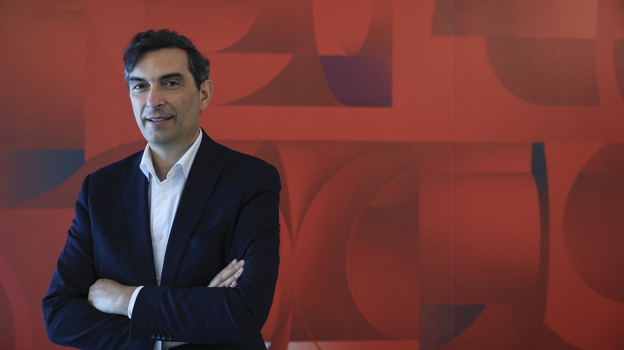 O presidente executivo (CEO) da Vodafone Portugal, Luís Lopes, posa para a fotografia durante uma entrevista à agência Lusa, em Lisboa, 19 de abril de 2024. (ACOMPANHA TEXTO DA LUSA DO DIA 21 DE ABRIL DE 2024). ANTÓNIO COTRIM/LUSA