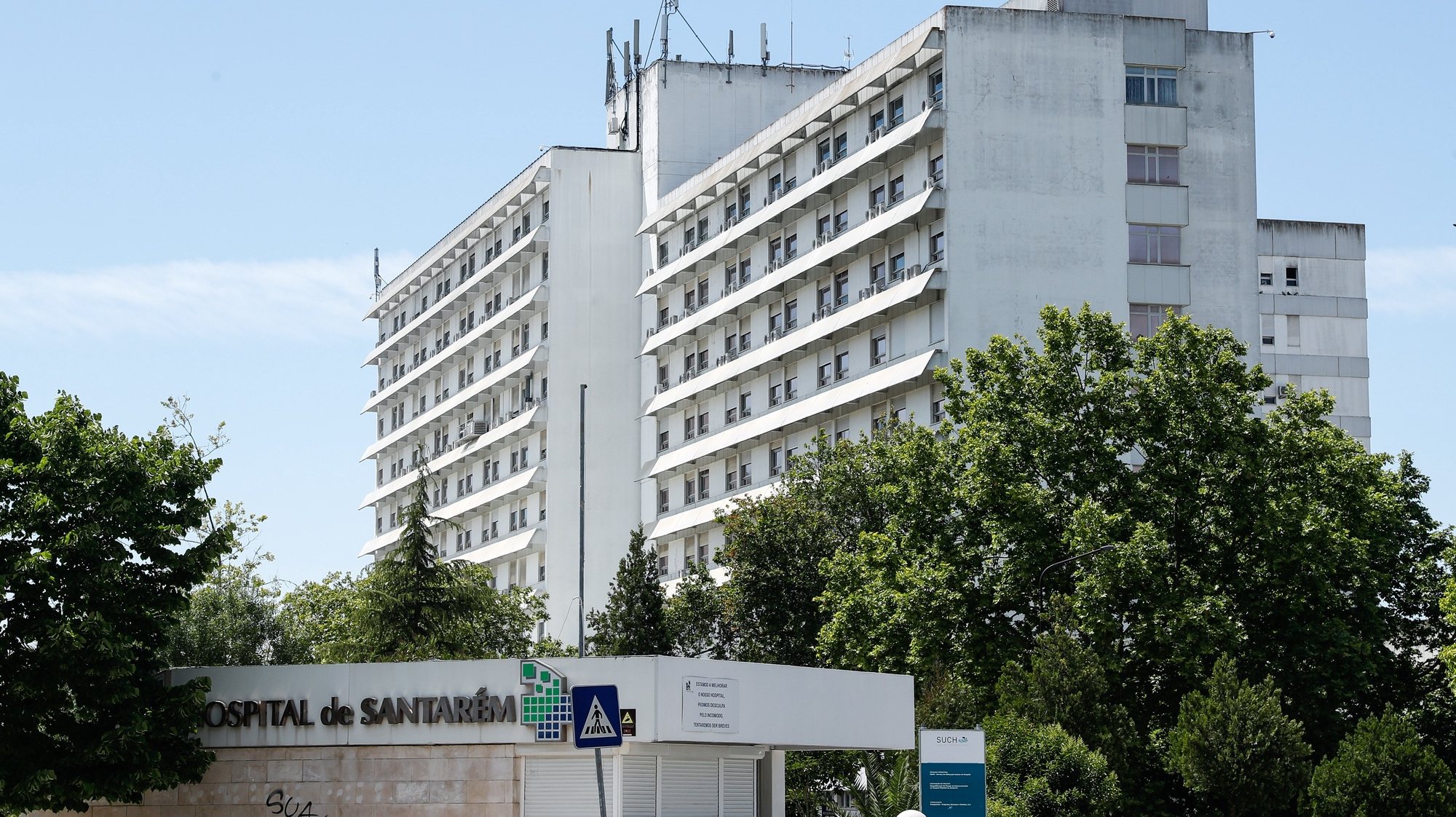 Na nota, o Hospital Distrital de Santarém alerta ainda à população para que evite ir às urgências