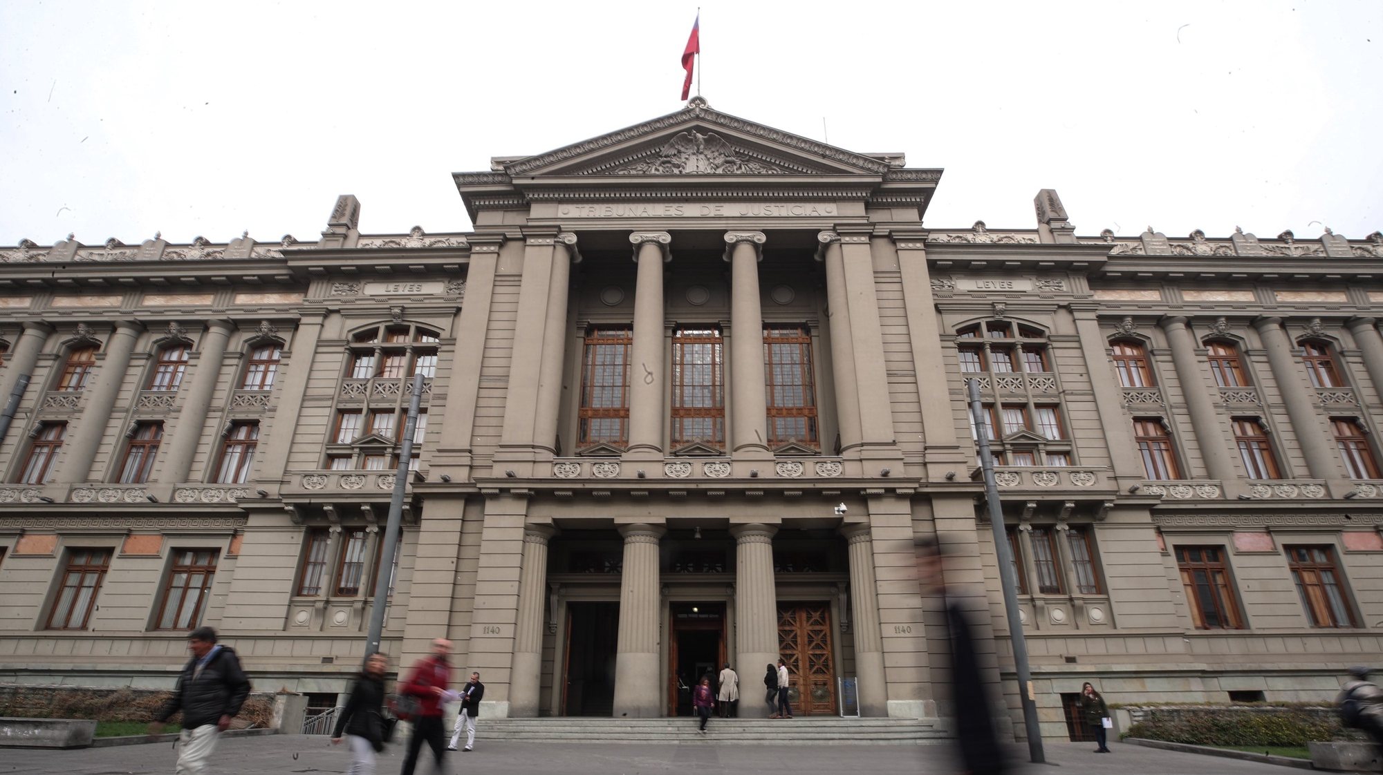 epa07598568 View of the Palace of the Courts of Justice, in Santiago, Chile, 24 May 2019. The Supreme Court of Chile rejected, on Thursday, an agreement for joint ventures between Latam Airlines Group and American Airlines and International Consolidated Airlines Group (IAG), considering that it is contrary to free competition due to the high concentration of routes to North America and Europe.  EPA/Alberto ValdÃ©s
