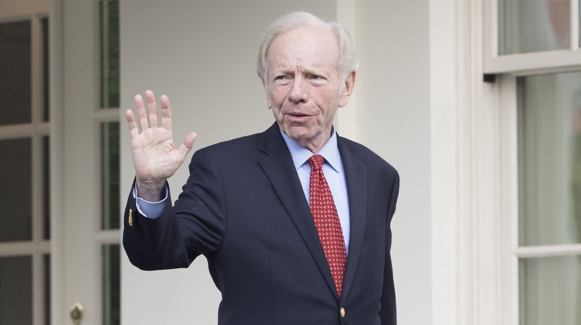 epa05970921 Former Senator from Connecticut Joe Lieberman walks out of the West Wing of the White House following a meeting with US President Donald J. Trump (not pictured), in Washington, DC, USA, 17 May 2017. Lieberman is one of four candidates for the position of Director of the FBI that are meeting with Trump on 17 May. Trump has faced bipartisan criticism in firing former FBI Director James Comey.  EPA/MICHAEL REYNOLDS