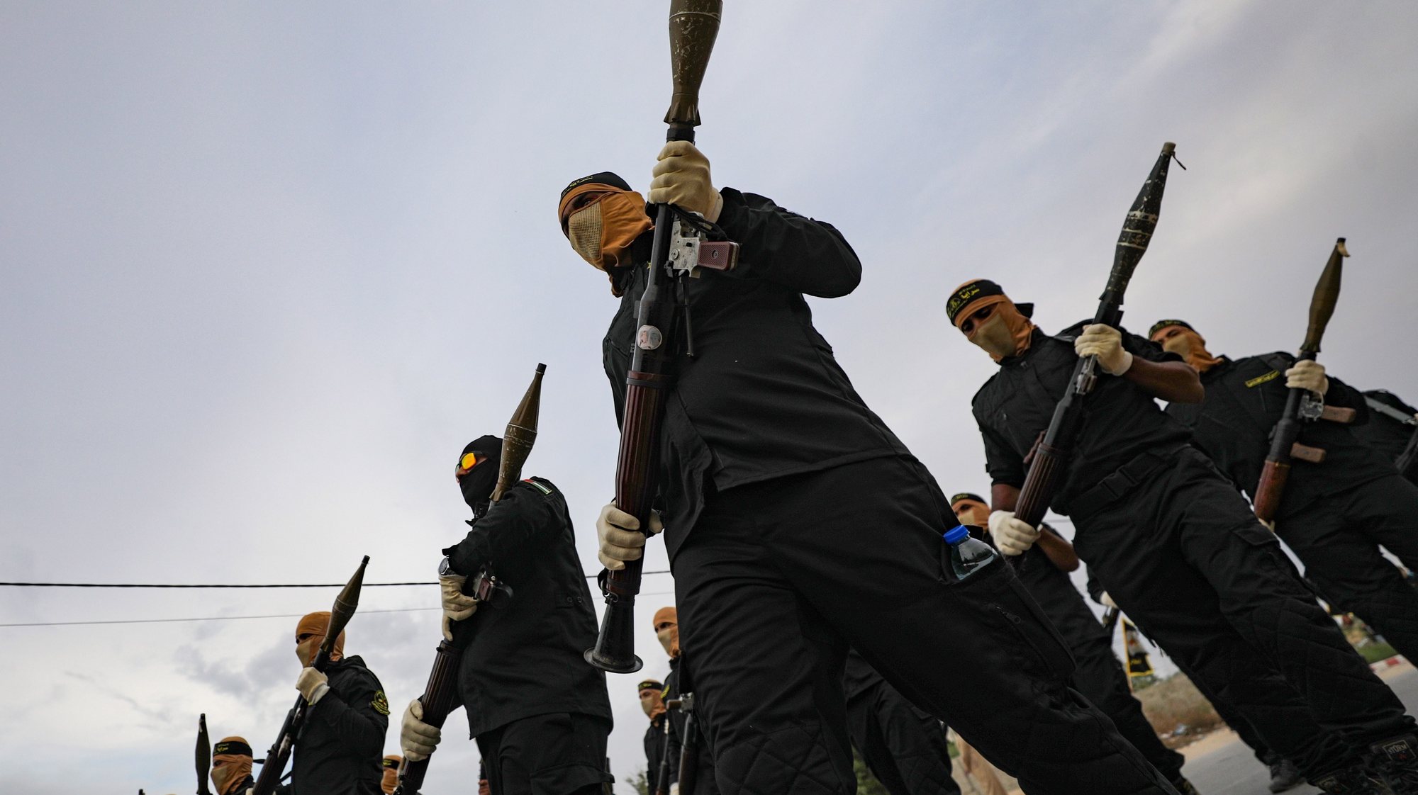 epa10900401 Fighters of the Al-Quds Brigades, the armed wing of the Palestinian Islamic Jihad (PIJ) movement, hold RPGs (rocket propelled grenade launchers) as they mark the 36th anniversary of the movement&#039;s foundation with a parade in the southern of Gaza Strip, 04 October 2023.  EPA/MOHAMMED SABER