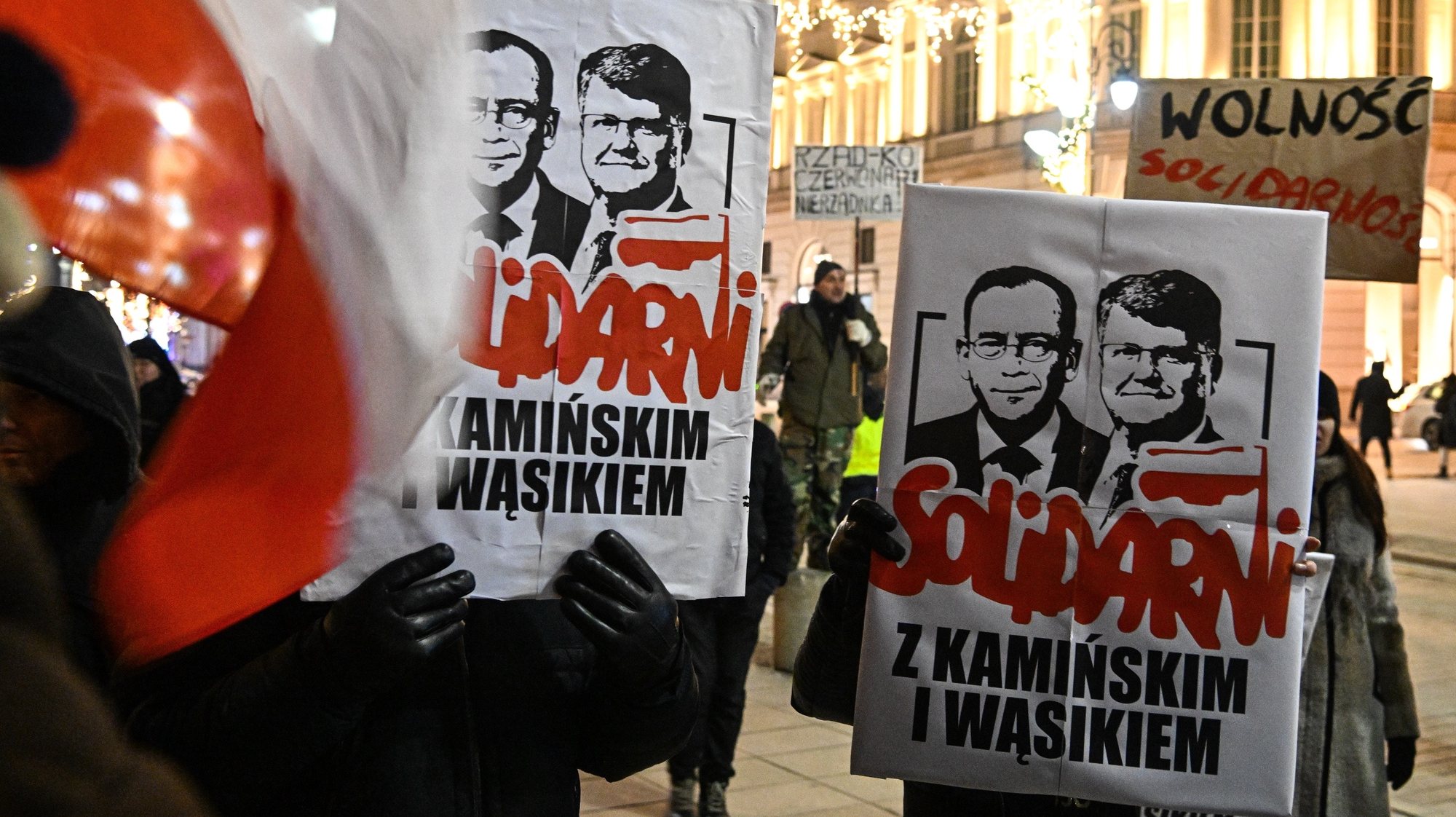A polícia de Varsóvia não revelou detalhes, dizendo apenas que a detenção estava “de acordo com a ordem judicial”