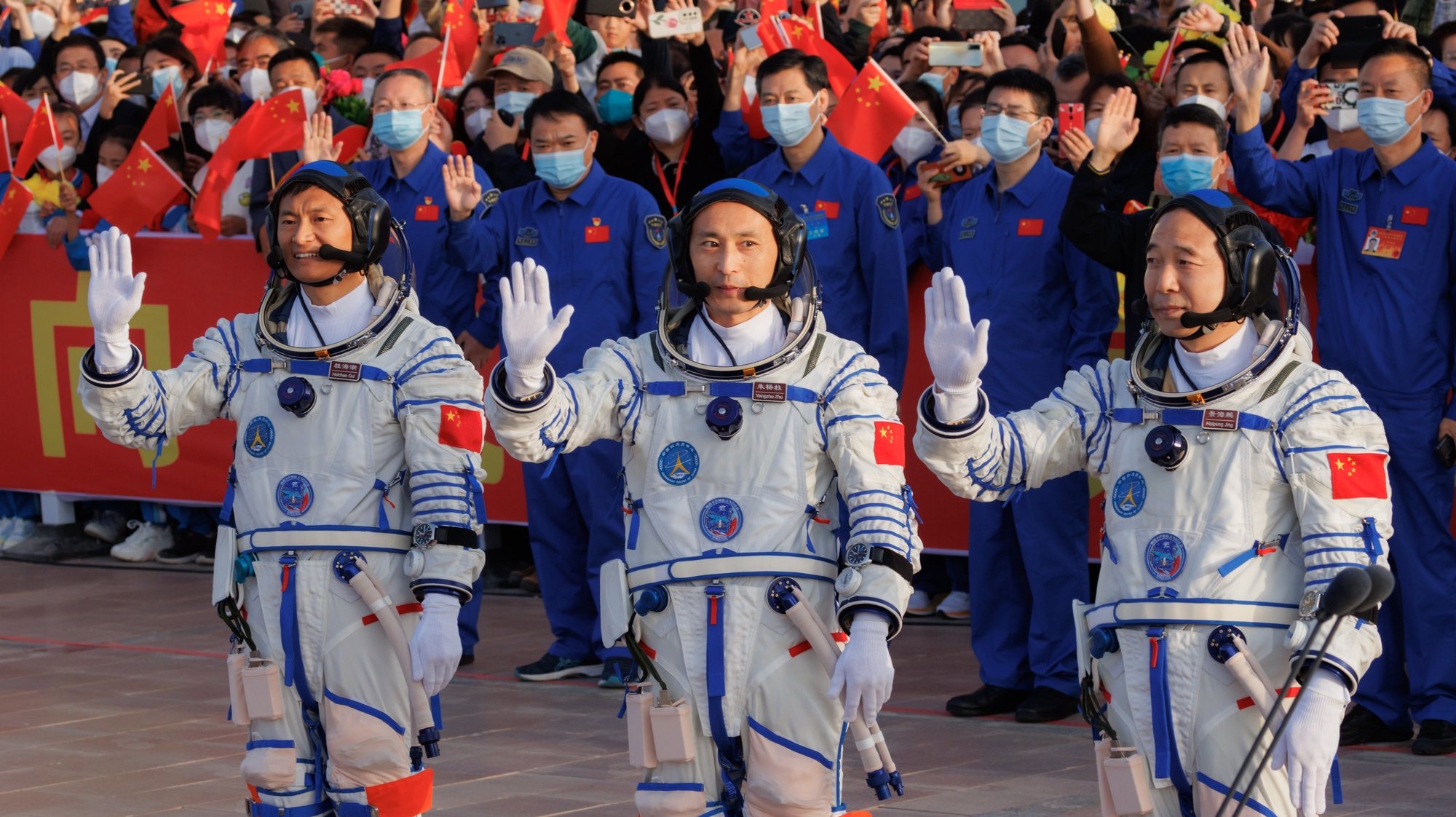 epa10662661 (L-R) Payload expert Gui Haichao, space flight engineer Zhu Yangzhu, and commander Jing Haipeng wave during the seeing-off ceremony before boarding for the launch of the Long March-2F carrier rocket with a Shenzhou-16 manned space flight at the Jiuquan Satellite Launch Centre, in Jiuquan, Gansu province, China, 30 May 2023. The Shenzhou-16 manned space flight mission will transport three Chinese astronauts to the Tiangong space station.  EPA/ALEX PLAVEVSKI