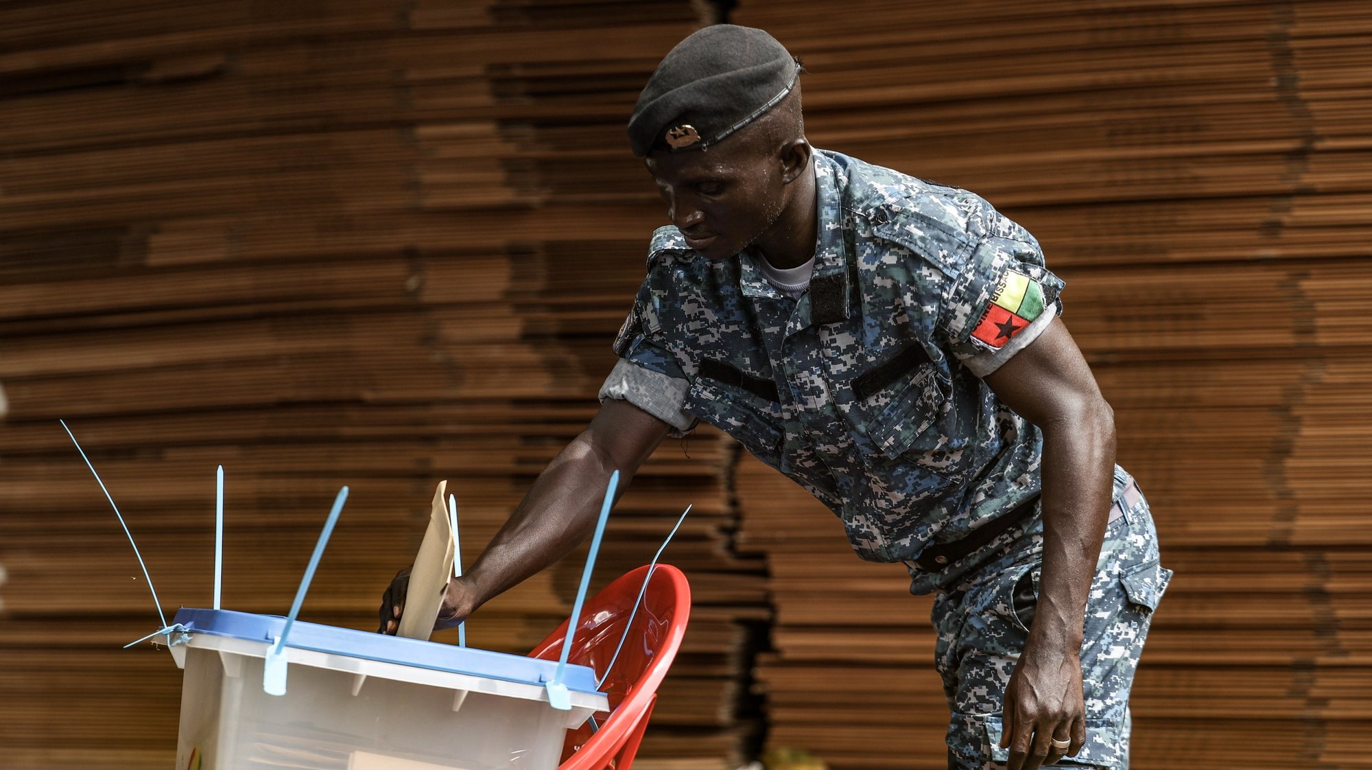 A military casts his vote on early voting in advance of the legislative election outside a ballot station at Bissau, Guinea-Bissau, 02 June 2023. The polls to choose 102 deputies among 20 parties and two coalitions are scheduled for 4th of June 2023, following the dissolution of the National People’s Assembly (NPA) by President Umaro Sissoco Embalo in May 2022. ANDRE KOSTERS/LUSA