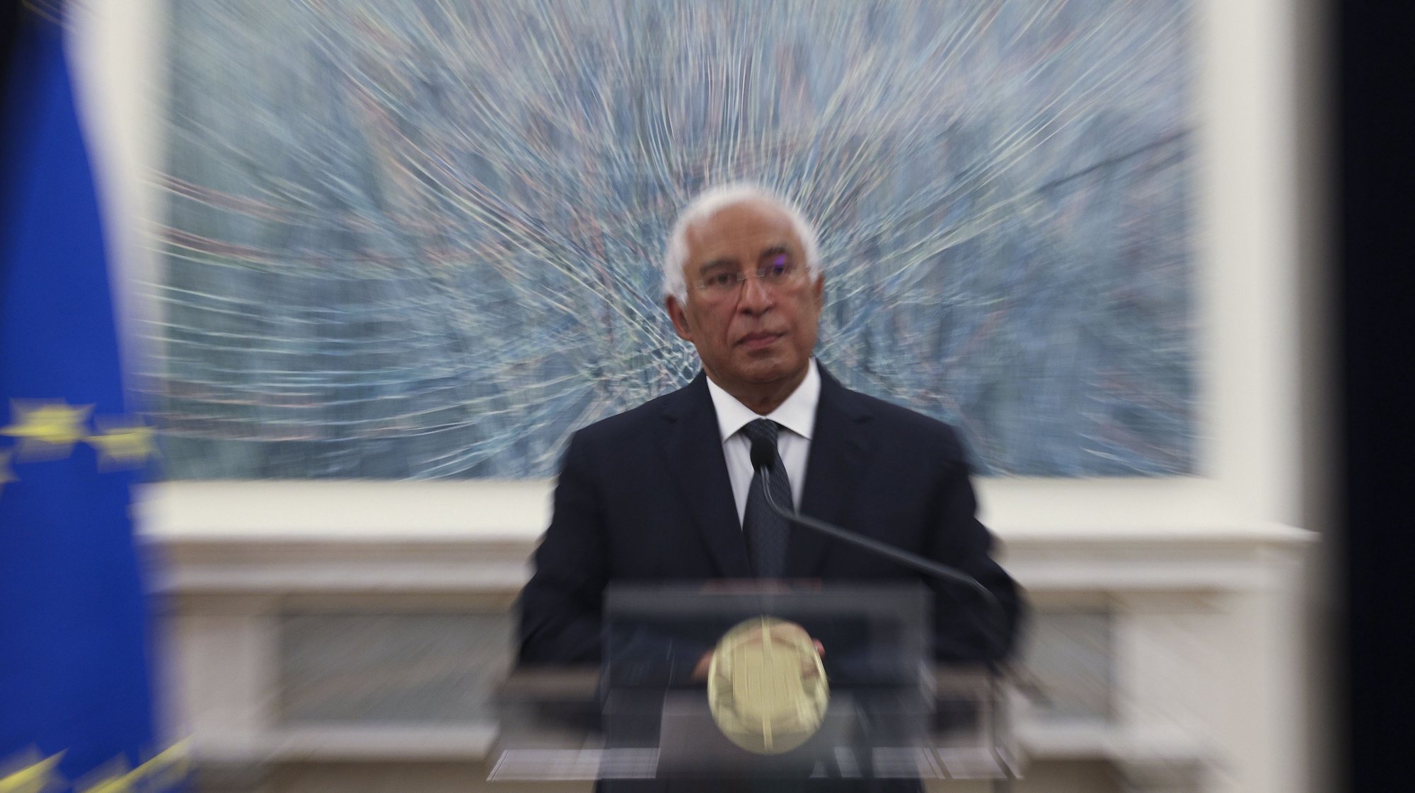 O primeiro-ministro, António Costa, fala à imprensa na residência oficial de São Bento em Lisboa, 11 de novembro de 2023. TIAGO PETINGA/LUSA