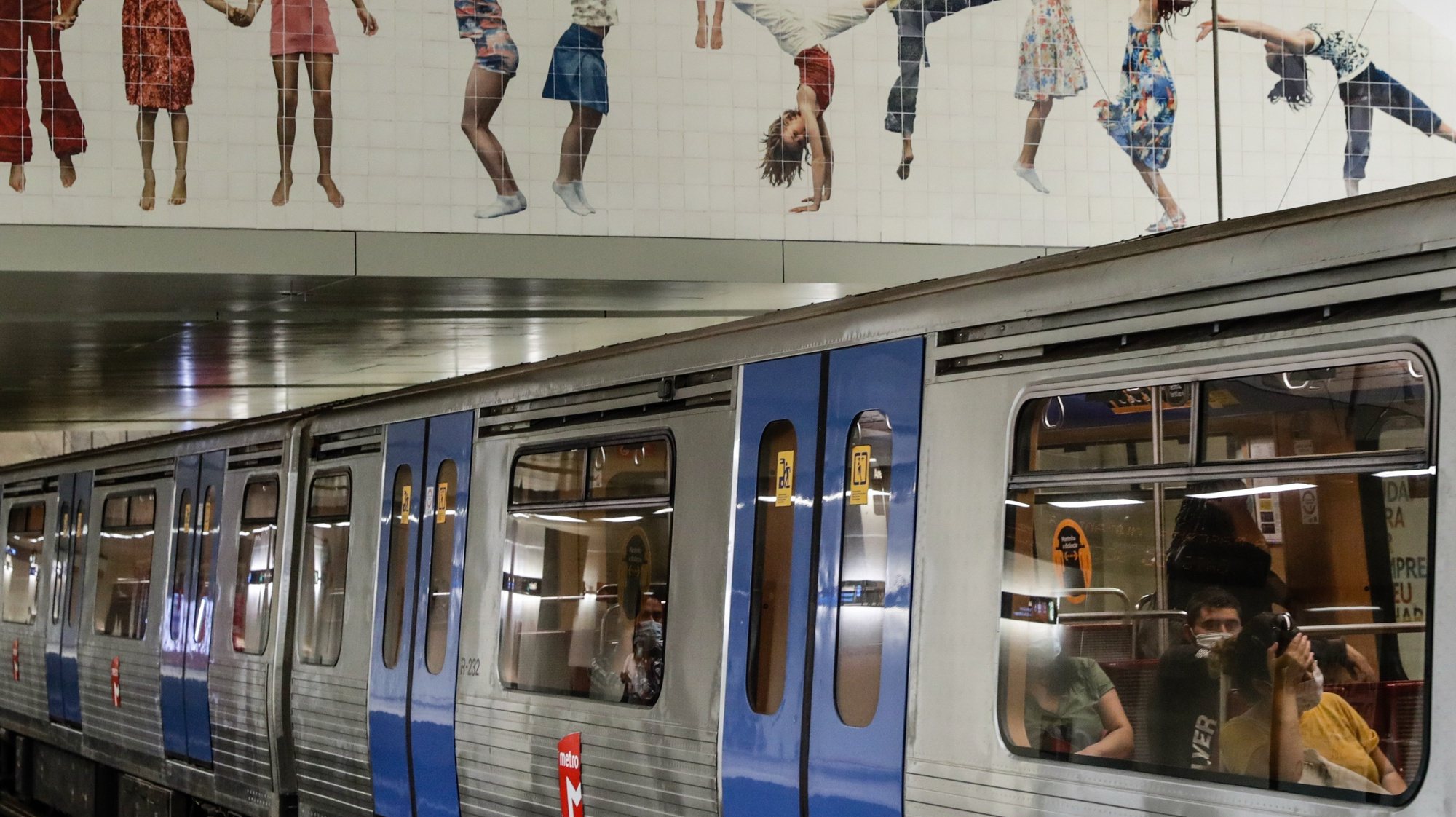 Metro de Lisboa suspende negociações sobre carreiras devido à crise política