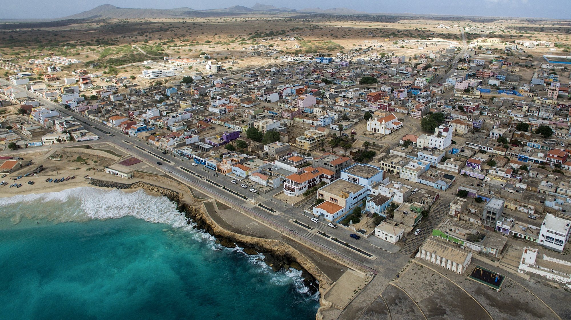 A ilha do Maio, Cabo Verde, tem extensas praias de areia branca, faz parte da Rede Mundial de Reservas da Biosfera e é a ilha mais próxima da capital, Praia, na ilha de Santiago – a menos de duas horas num barco público, Porto Inglês, Ilha do Maio, Cabo Verde, 25 de agosto de 2023.  (ACOMPANHA TEXTO DE 09-09-2023) ELTON MONTEIRO/LUSA