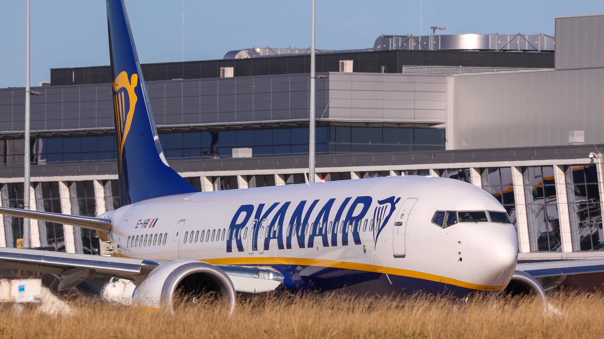 epa10799465 Ryanair flight FR6951 to Manchester (Boeing 737-8200 MAX tail number &#039;EI-IHB&#039;) is taxiing on the first day of a two days of stike of Ryanair pilots employed in Belgium, at Brussels South Charleroi airport in Gosselies, Belgium, 14 August 2023.  According to Brussels South Charleroi airport website, a total of 88 flights have been canceled for both 14 and 15 August at Brussels South Charleroi Airport, a significant hub for Ryanair in Europe where 16 airplanes are based, during a strike over pay and working conditions by Ryanair pilots in Belgium. This marks the third two-day strike by Belgian pilots this summer, affecting over 50,000 passengers.  EPA/OLIVIER HOSLET