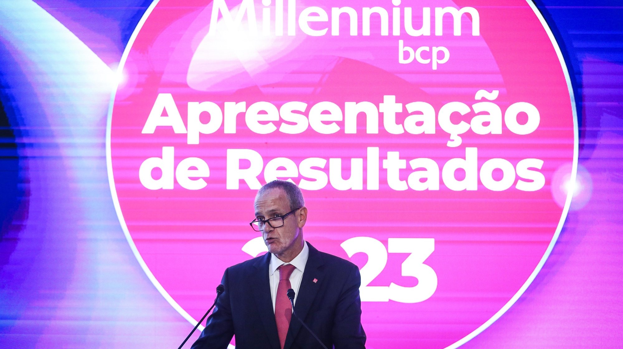 O presidente executivo do Millennium bcp, Miguel Maya, intervém durante uma conferência de imprensa de apresentação dos resultados de 2023, no Taguspark, em Oeiras, 26 de fevereiro de 2024. RODRIGO ANTUNES/LUSA