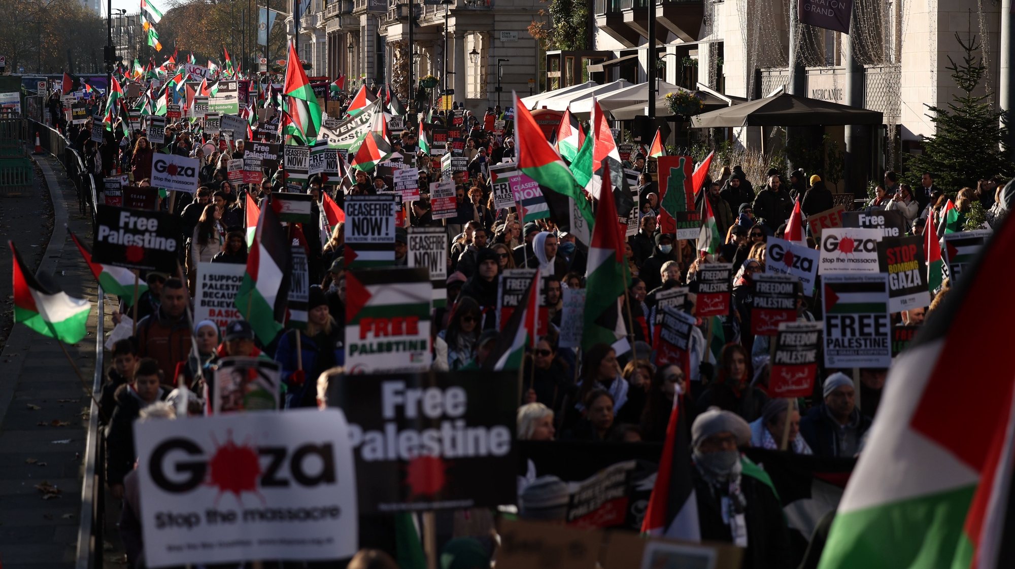 epa10994743 Demonstrators at a pro-Palestinian march in London, Britain 25 November 2023. Thousands of Israelis and Palestinians have died since the militant group Hamas launched an unprecedented attack on Israel from the Gaza Strip on 07 October, and the Israeli strikes on the Palestinian enclave which followed it.  EPA/NEIL HALL