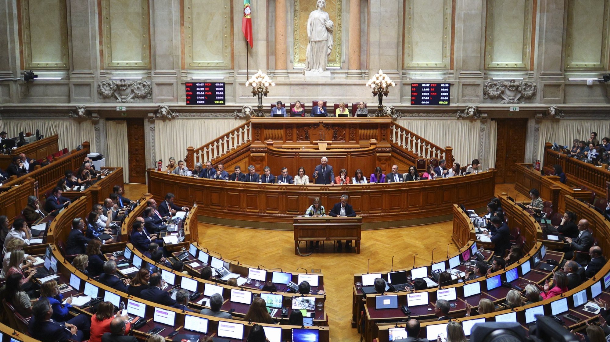 O primeiro-ministro, António Costa, intervém no debate quinzenal na Assembleia da República, em Lisboa, 18 de outubro de 2023. ANTÓNIO COTRIM/LUSA