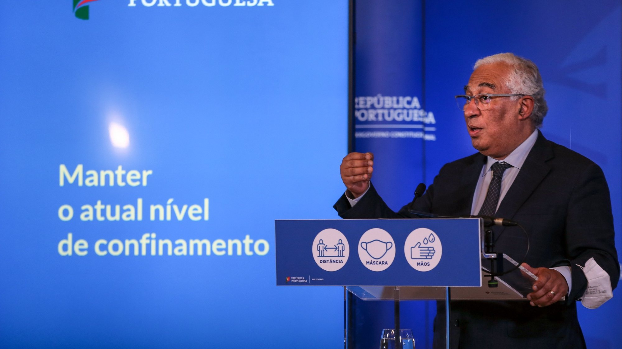 O primeiro-ministro, António Costa, fala aos jornalistas sobre as medidas a adotar na renovação do Estado de Emergência que vigorará até 1 de março durante a conferência de imprensa após reunião do Conselho de Ministros realizado no Palácio da Ajuda, em Lisboa, 11 de fevereiro de 2021.  MANUEL DE ALMEIDA/LUSA