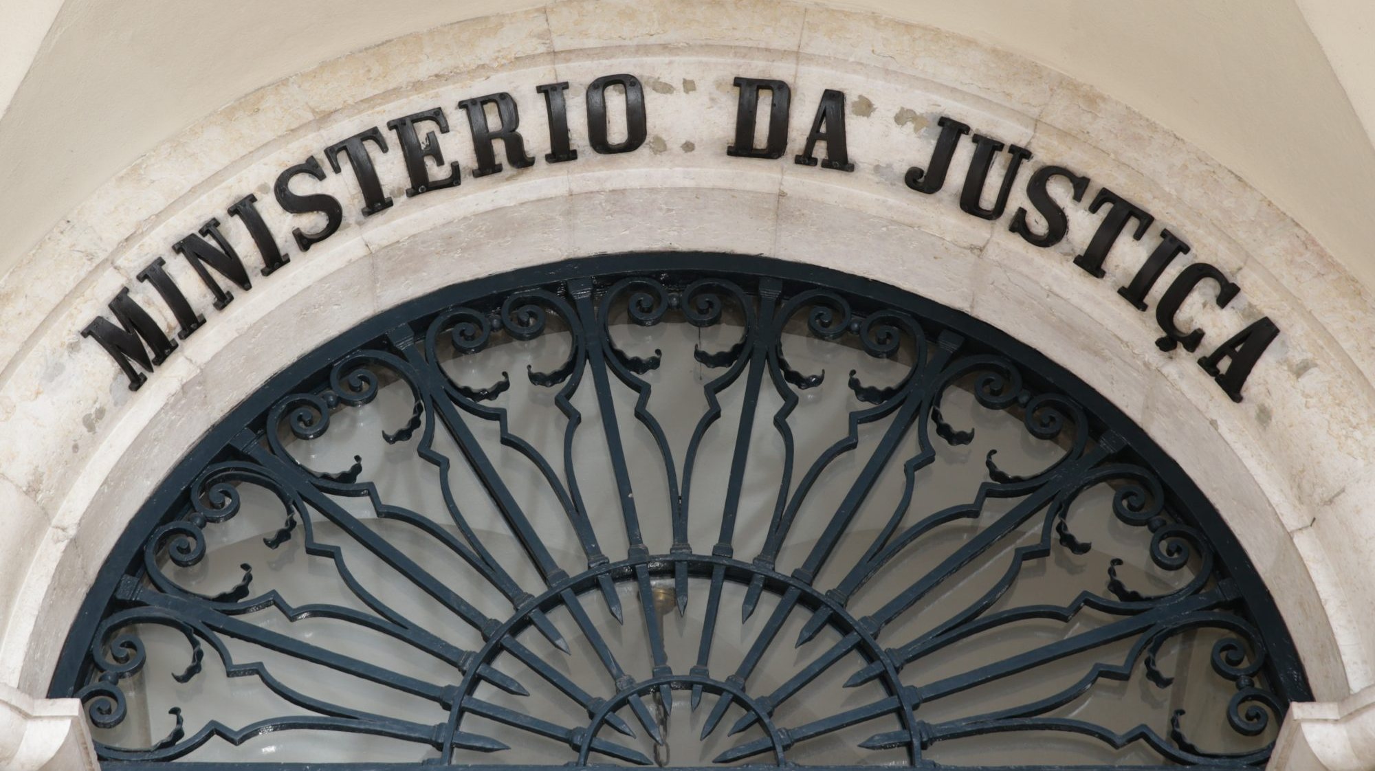 A presidente do Tribunal da Relação de Lisboa, a juíza Guilhermina Freitas, criticou também o abandono do protocolo da renovação do Tribunal da Boa Hora