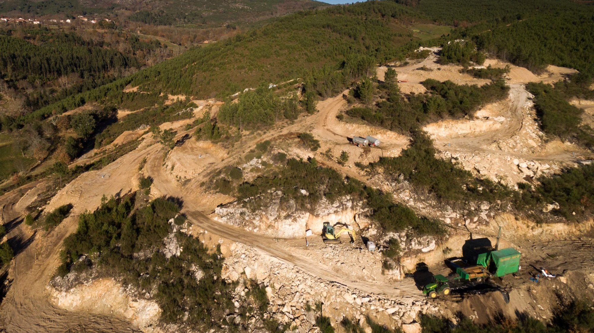 A associação Unidos em Defesa de Covas do Barroso (UDCB), criada para lutar contra a mina de lítio, criticou a forma como está a decorrer o processo