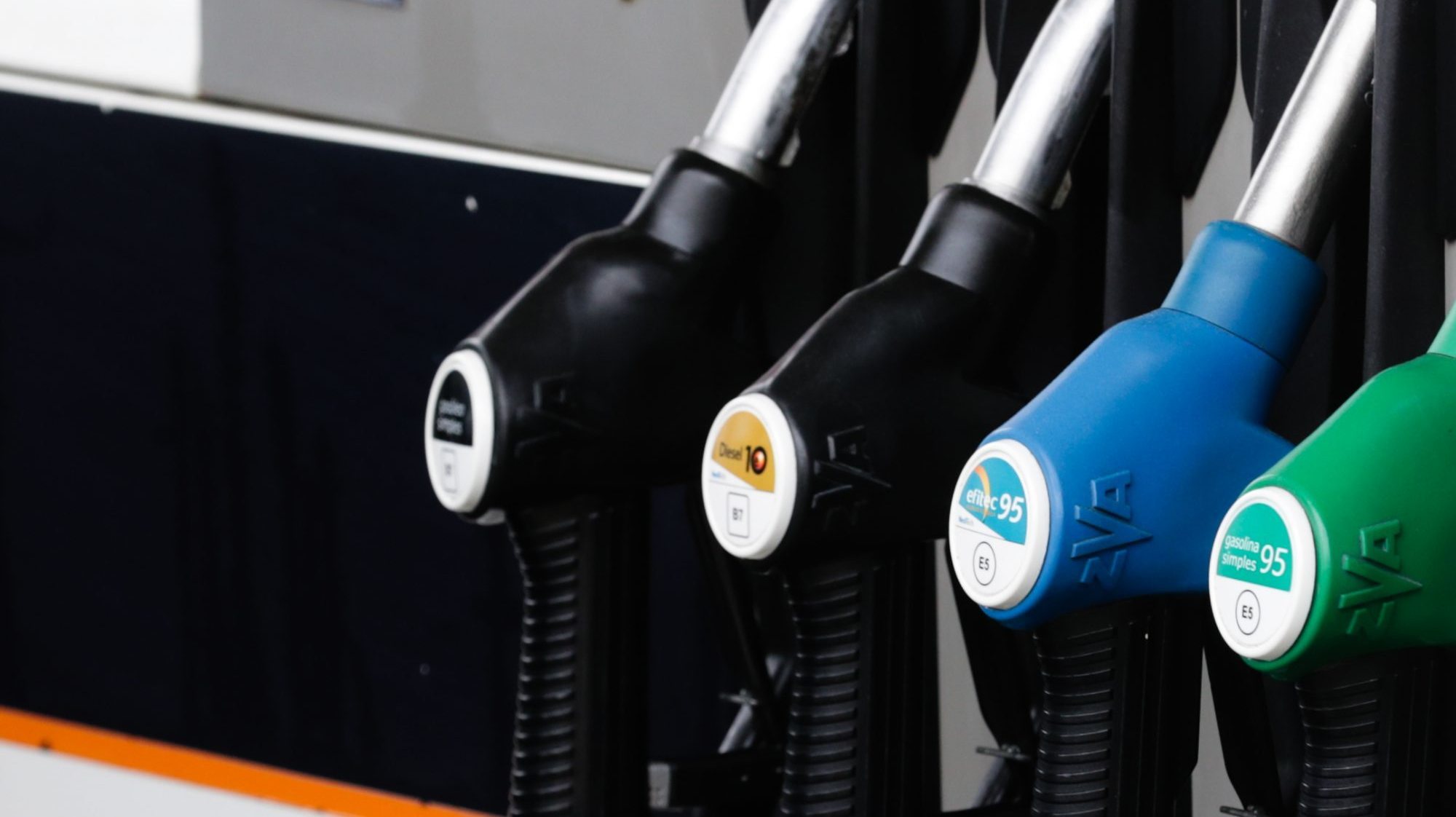 Preço médio semanal da ERSE desceu 1% para a gasolina e 3,5% para o gasóleo