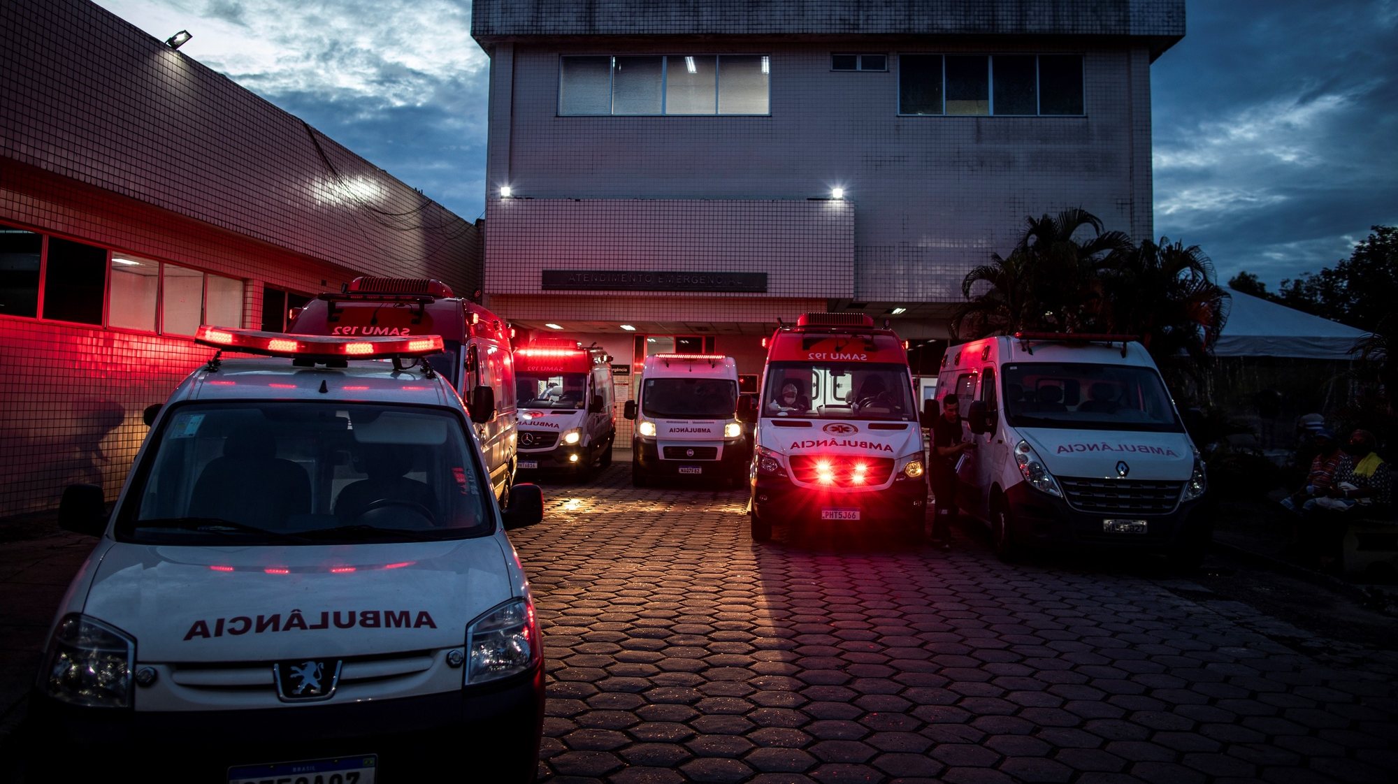 epa08921182 Several ambulances wait outside the Joao Lucio Hospital, in Manaos, Brazil, 04 January 2021 (Issued 05 January 2021). Health system collapse haunts the Brazilian state of Amazonas, where the alarming increase in infections with COVID-19 has forced the paralysis of non-essential services for a fortnight.  EPA/Raphael Alves